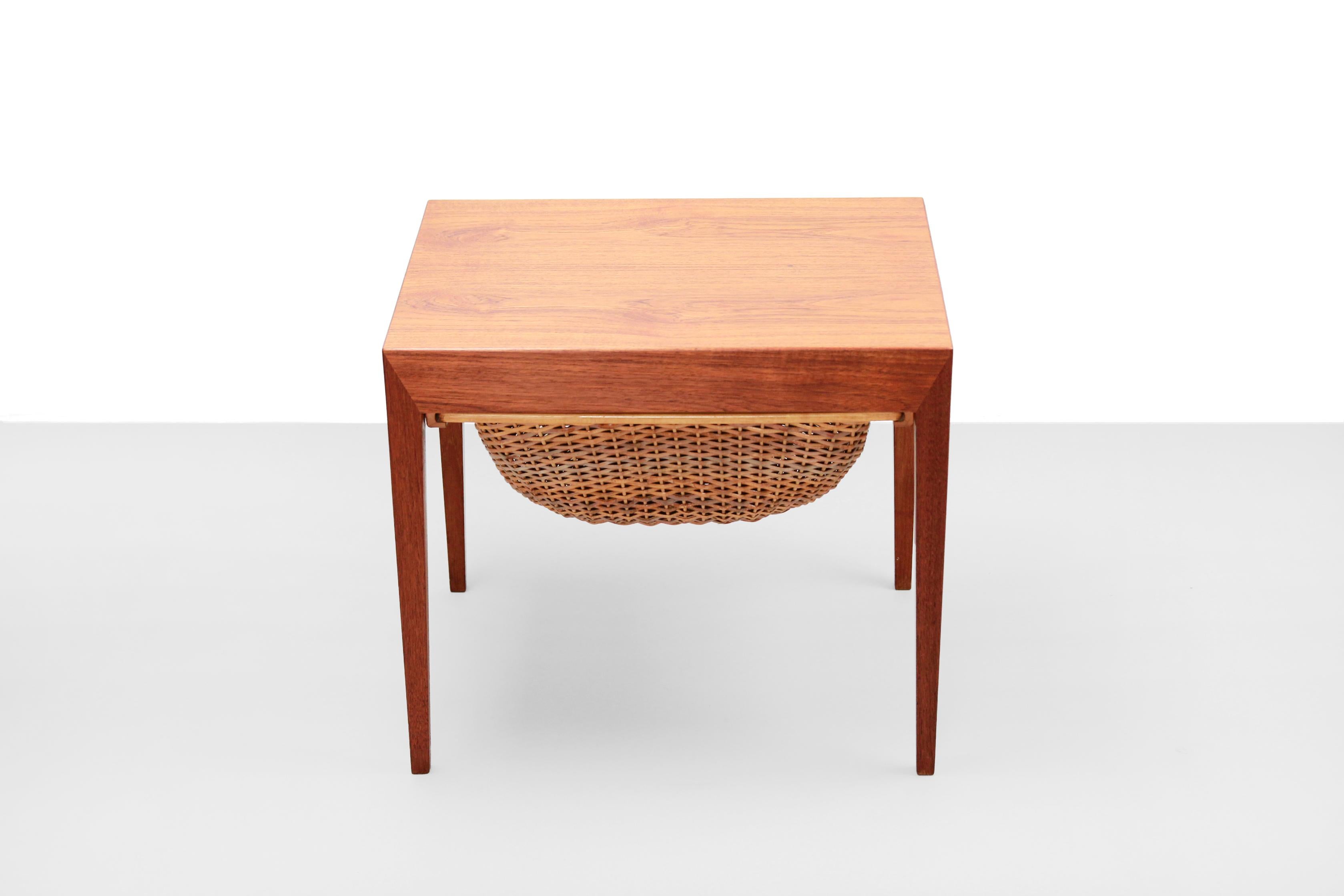 Teak side table designed by Severin Hansen ad produced by Haslev mobelfabrik with beautiful details.
Officially this is a sewing table. A drawer has been blindly placed in the top, in which an original pin cushion is still present. Under the top is