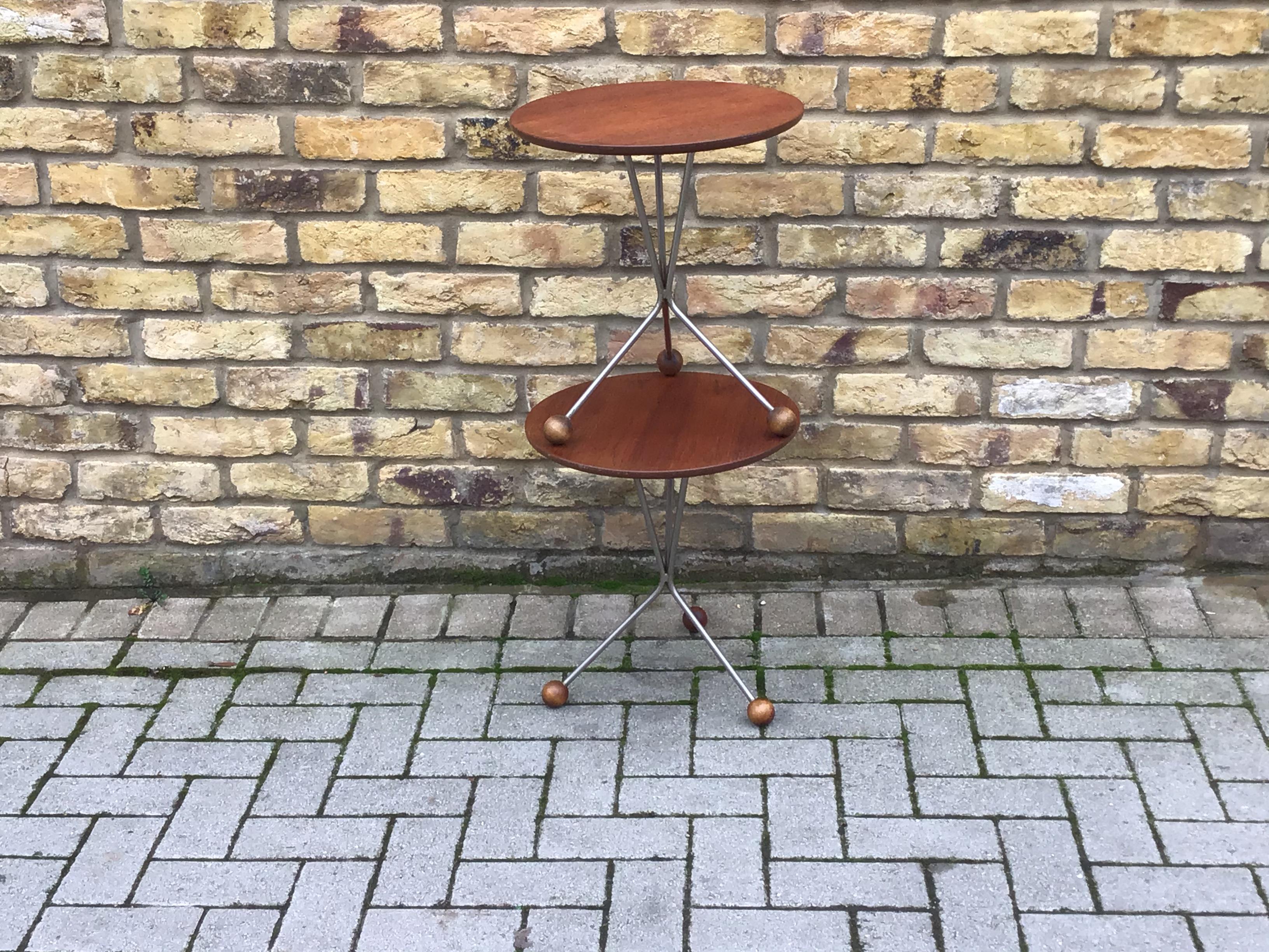 A pair
Tripod coffee tables in teak and steel by Albert Larsson for Aleberts Tibro dating the 1950s. Tray in teak. Piétement in steel and metal structure.
  