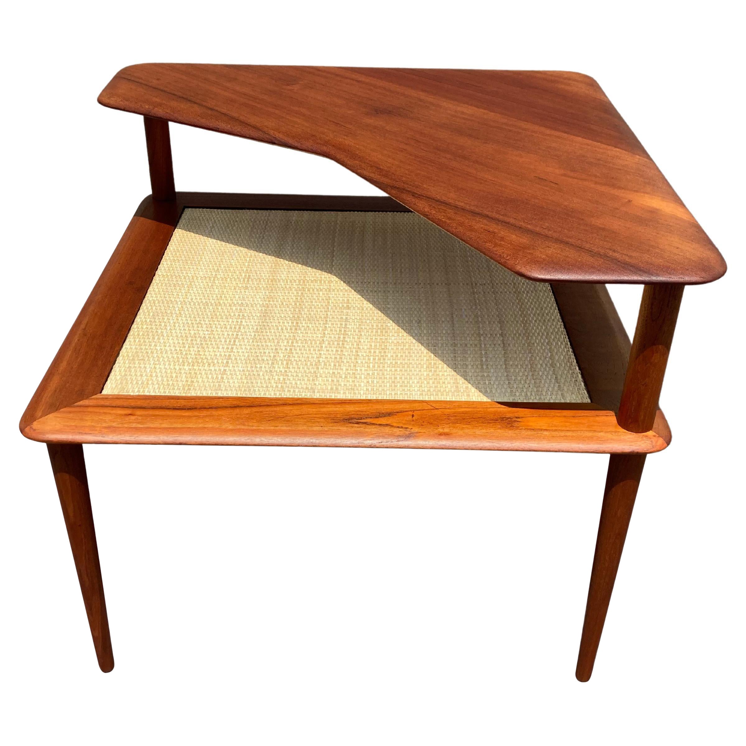 Mesa auxiliar de teca de Hvidt & Mølgaard para France & Son, Dinamarca, Mediados del siglo XX