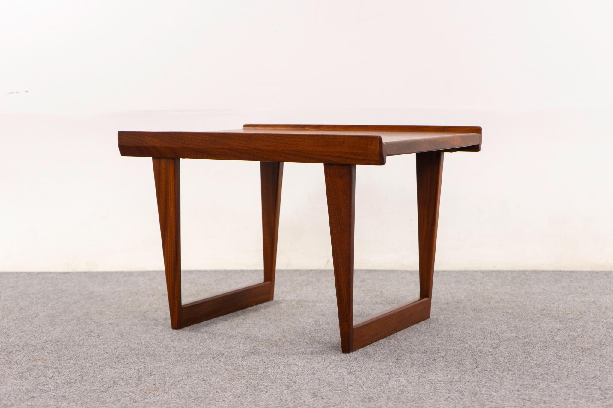 Danois Table d'appoint en teck de Peter Lovig Nielsen en vente