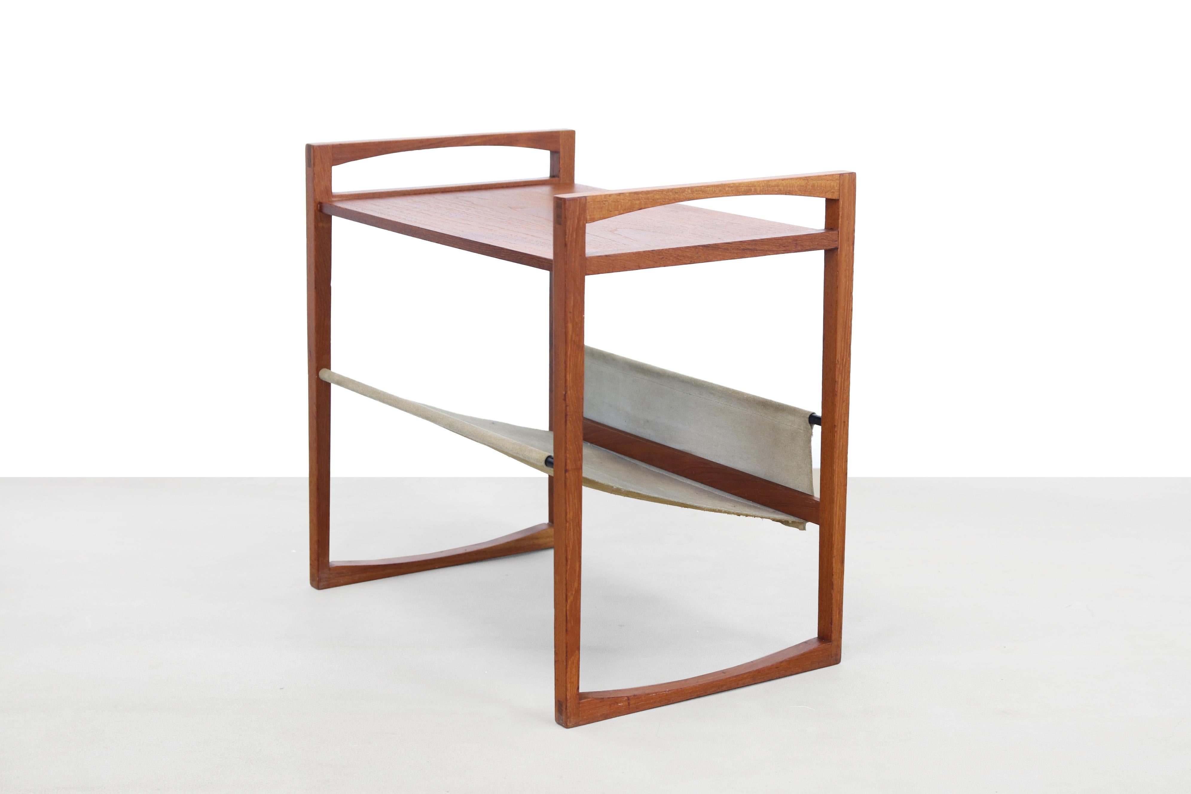 Teak Side Table & Magazine Rack by Henning Wind Hansen for Sika Mobler, 1960s In Good Condition In Amsterdam, Noord Holland