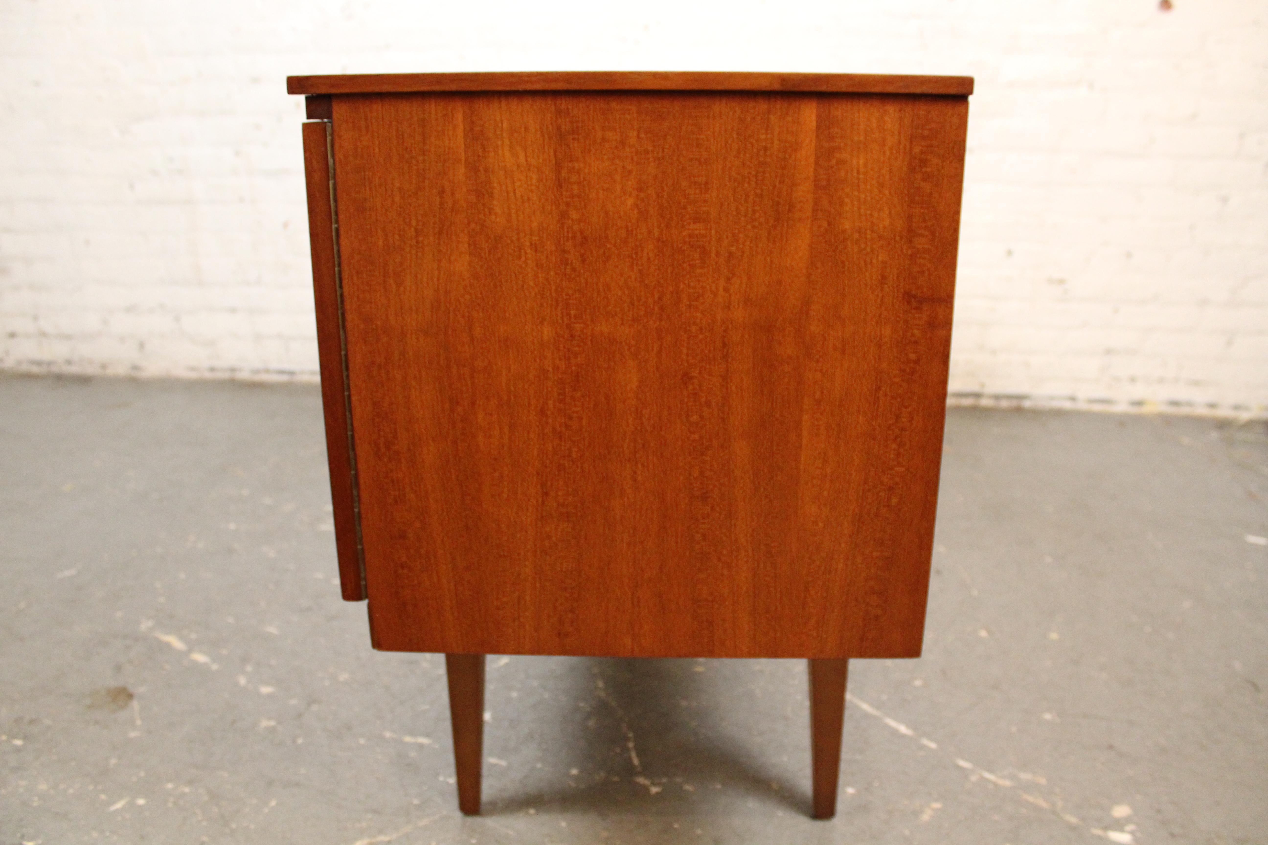 Enfilade en teck par Beautility en vente 4