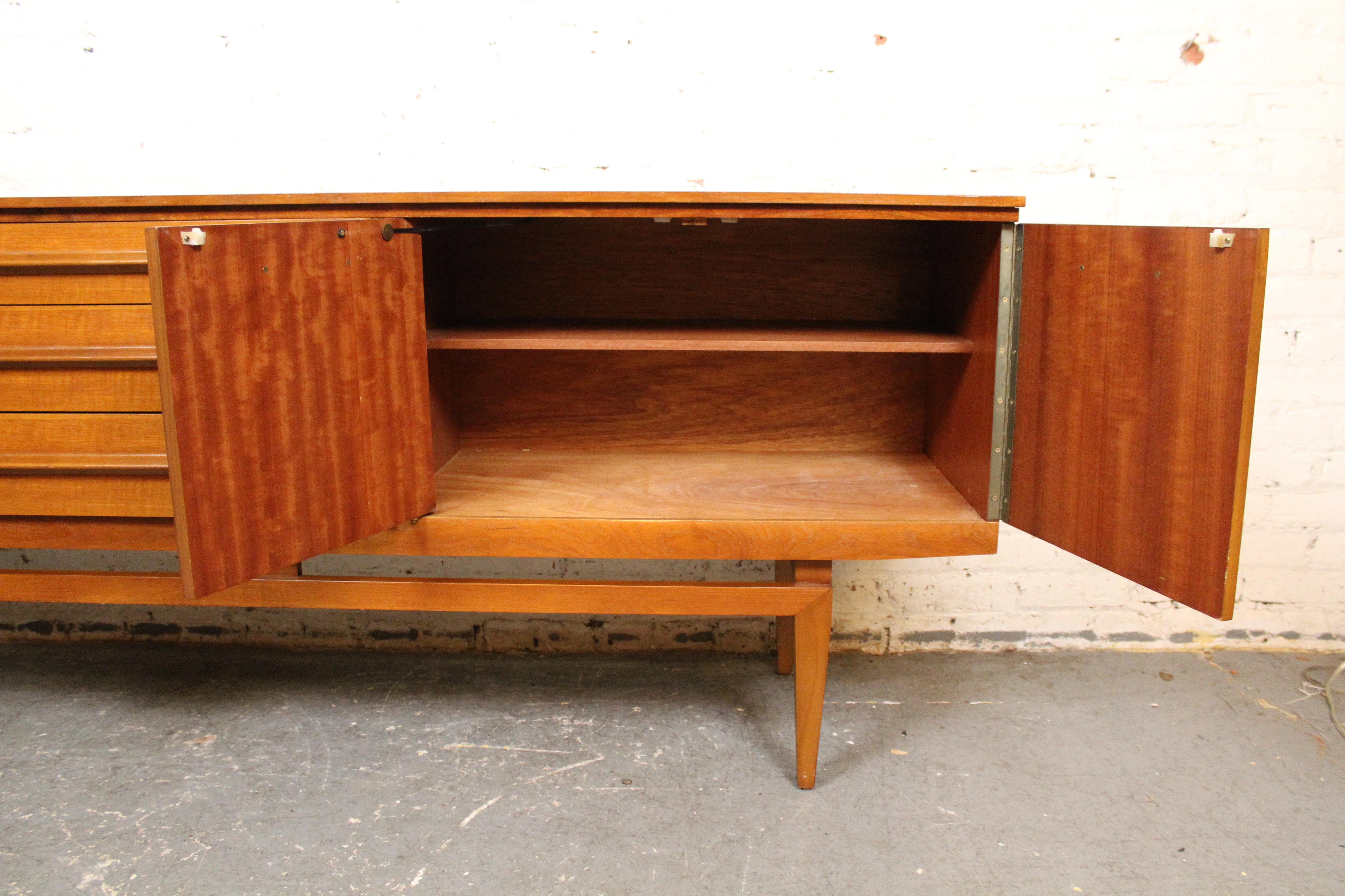 Enfilade en teck par Beautility en vente 1