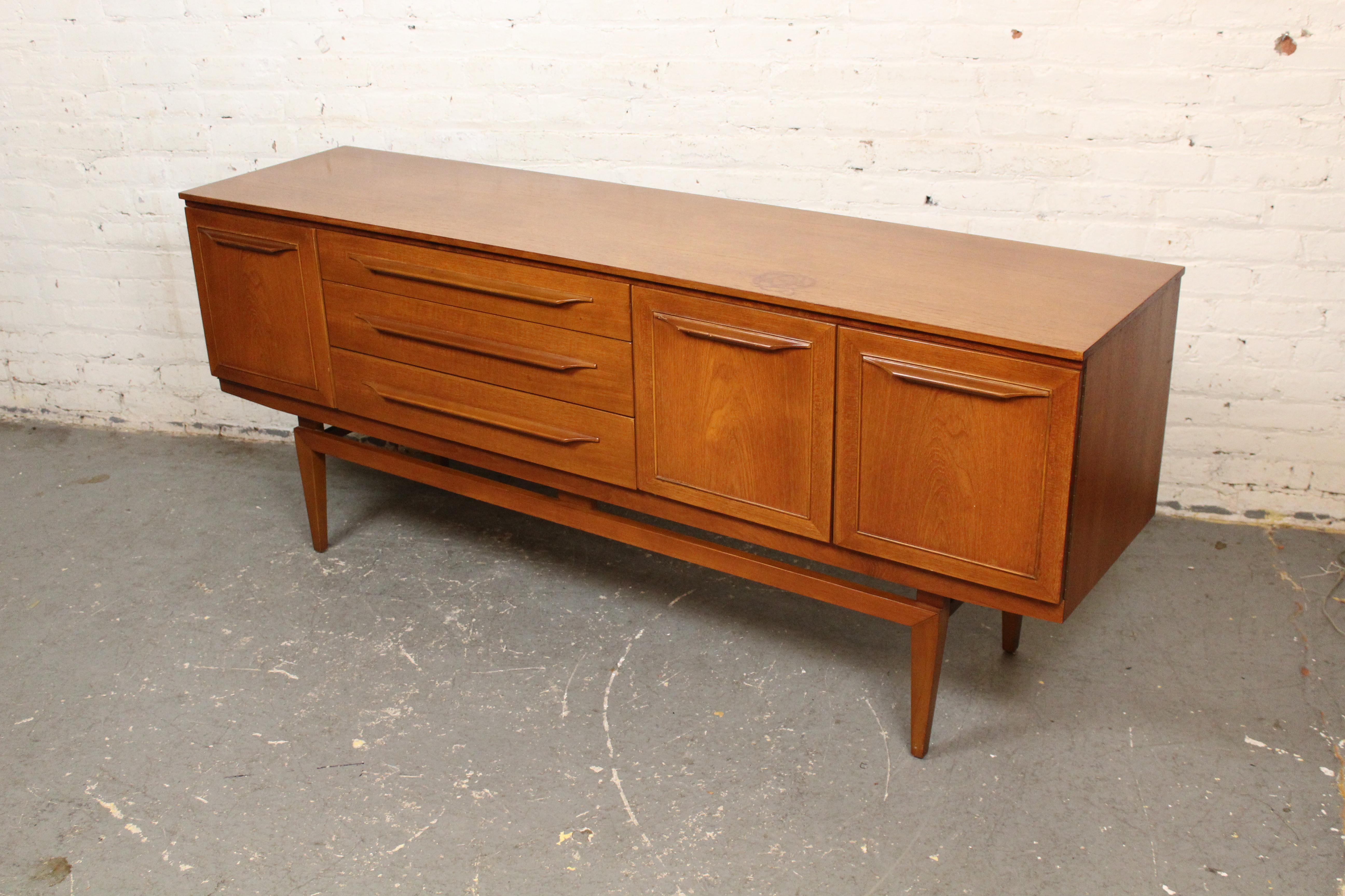 Enfilade en teck par Beautility en vente 3