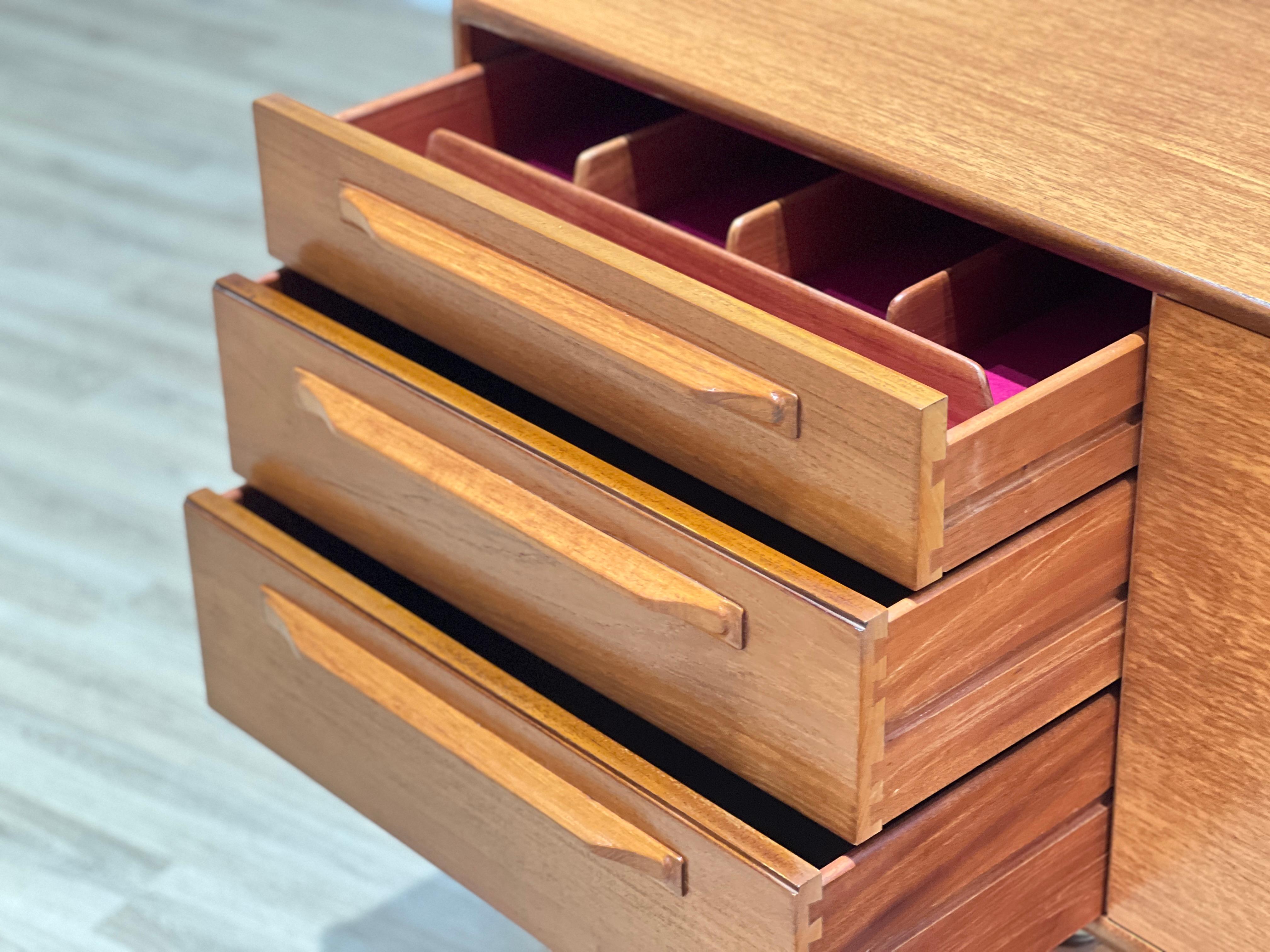 Teak sideboard by Beithcraft 3