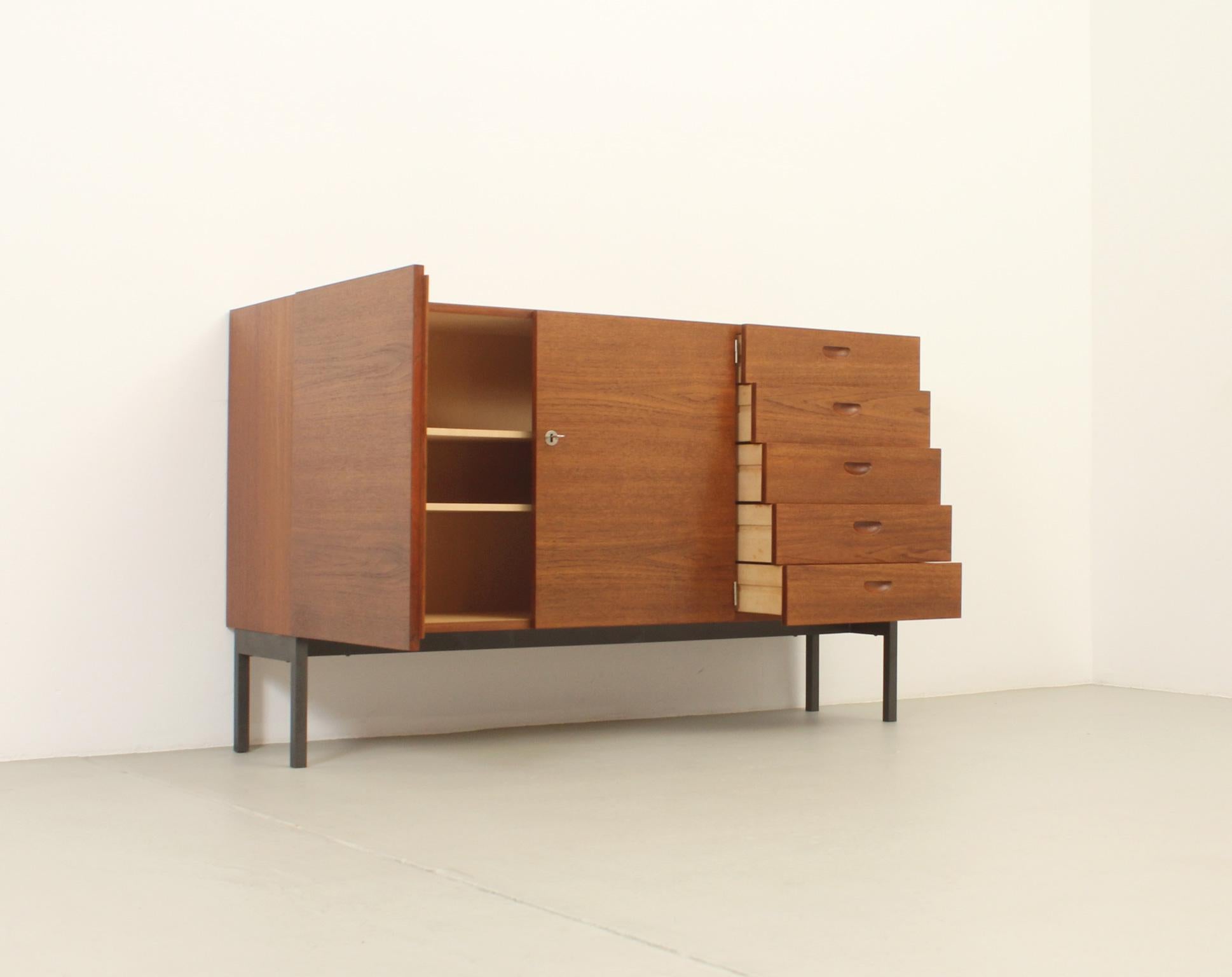 Sideboard aus Teakholz von Herbert Hirche für Holzäpfel, Deutschland im Angebot 6