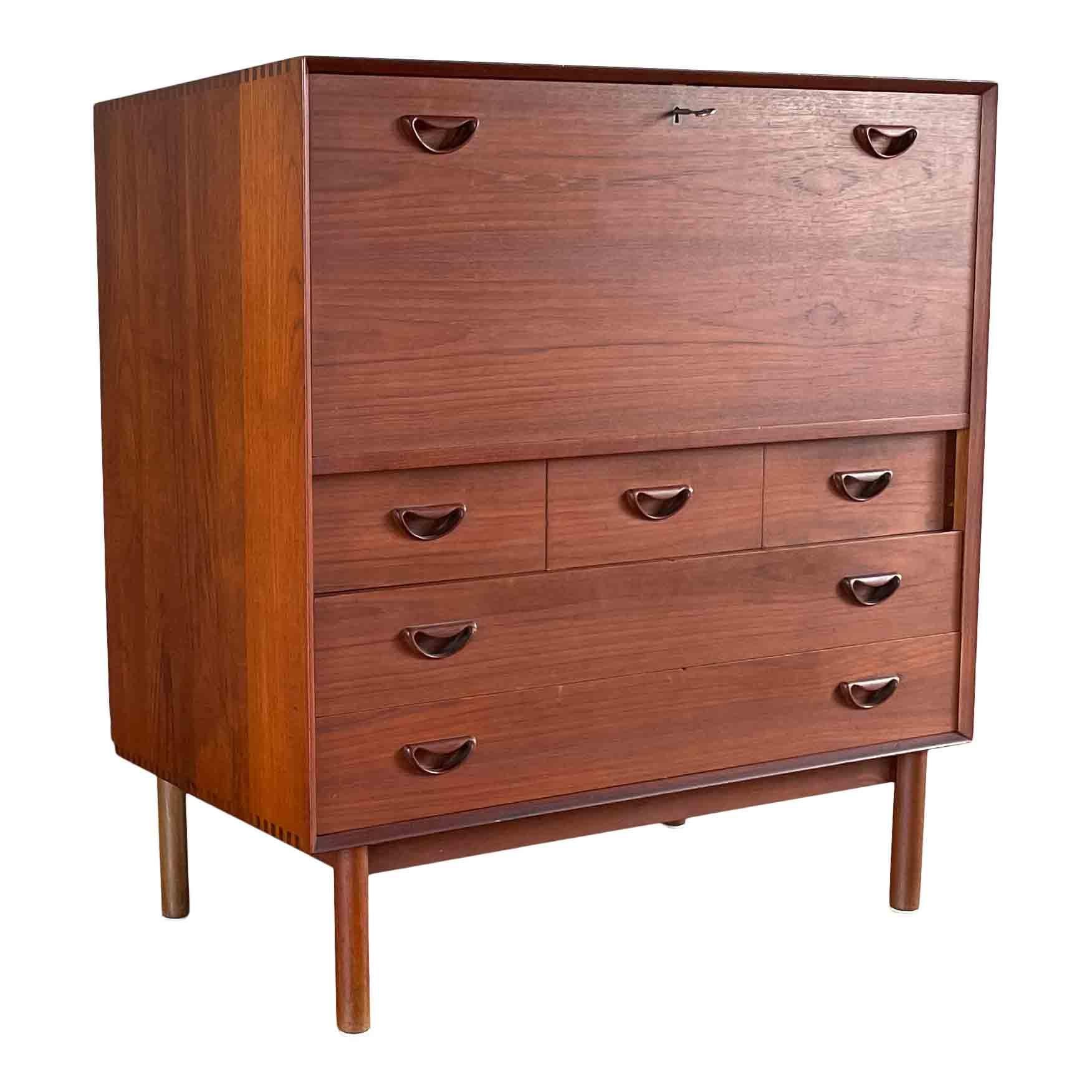 Scandinavo moderno Credenza in teak di Hvidt & Mølgaard-Nielsen per Søborg Møbelfabrik, Danimarca, anni '50 in vendita