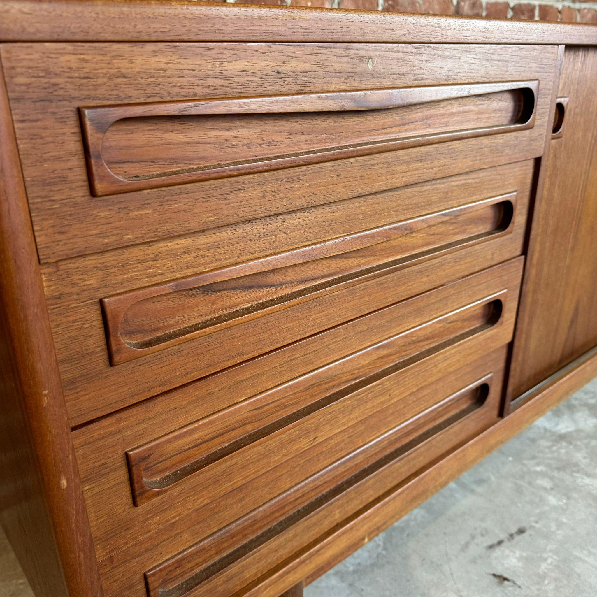 Mid-20th Century Teak sideboard by Johannes Andersen for Uldum, Denmark 1960 For Sale