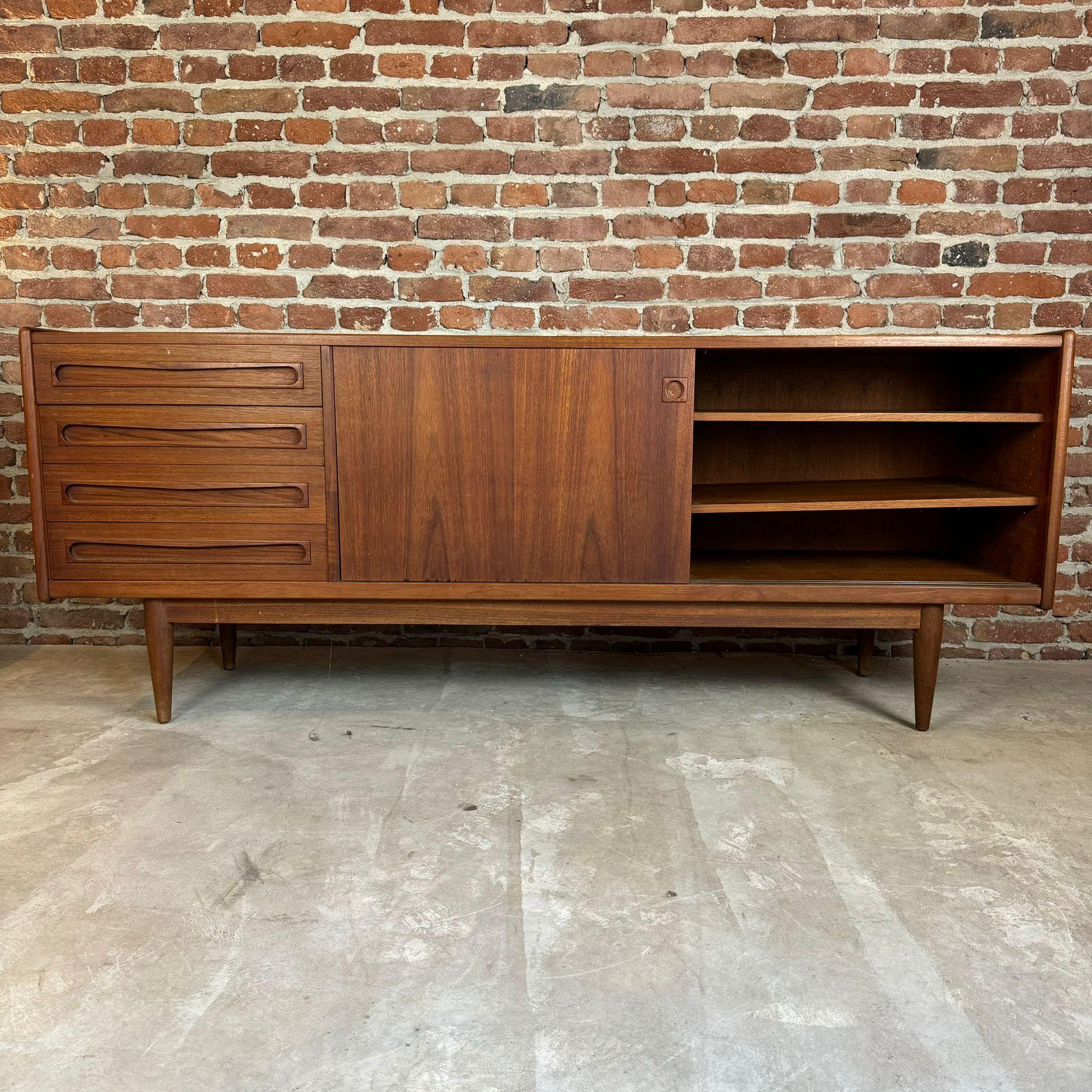 Teak sideboard by Johannes Andersen for Uldum, Denmark 1960 For Sale 3