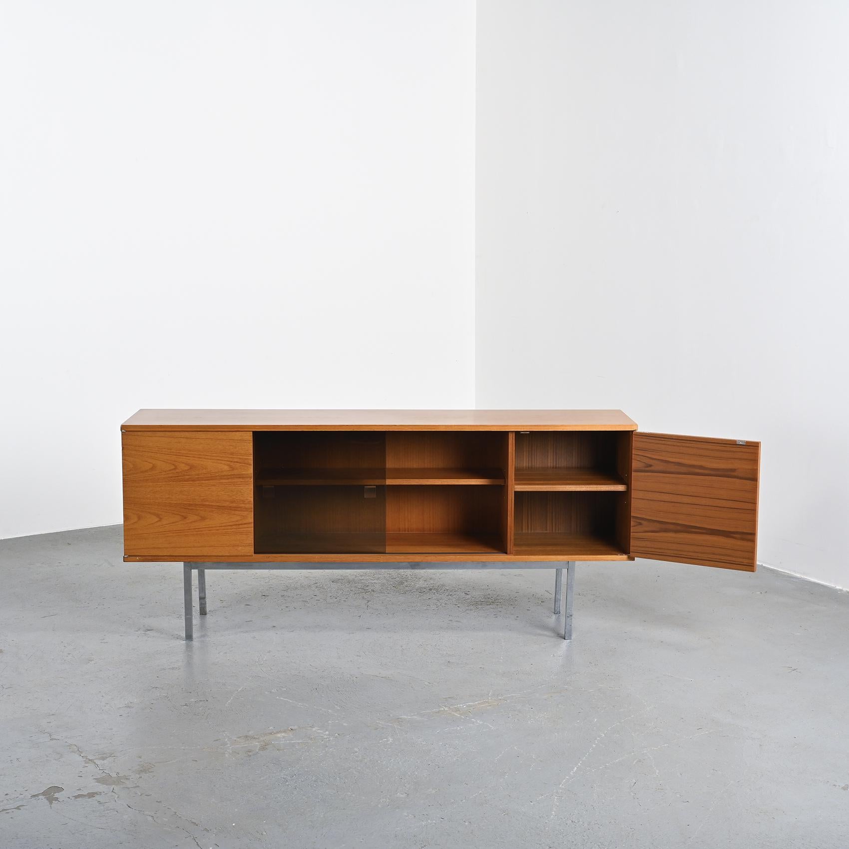 Teak sideboard by Tendo Mokko, Japan, circa 1960 In Good Condition For Sale In VILLEURBANNE, FR