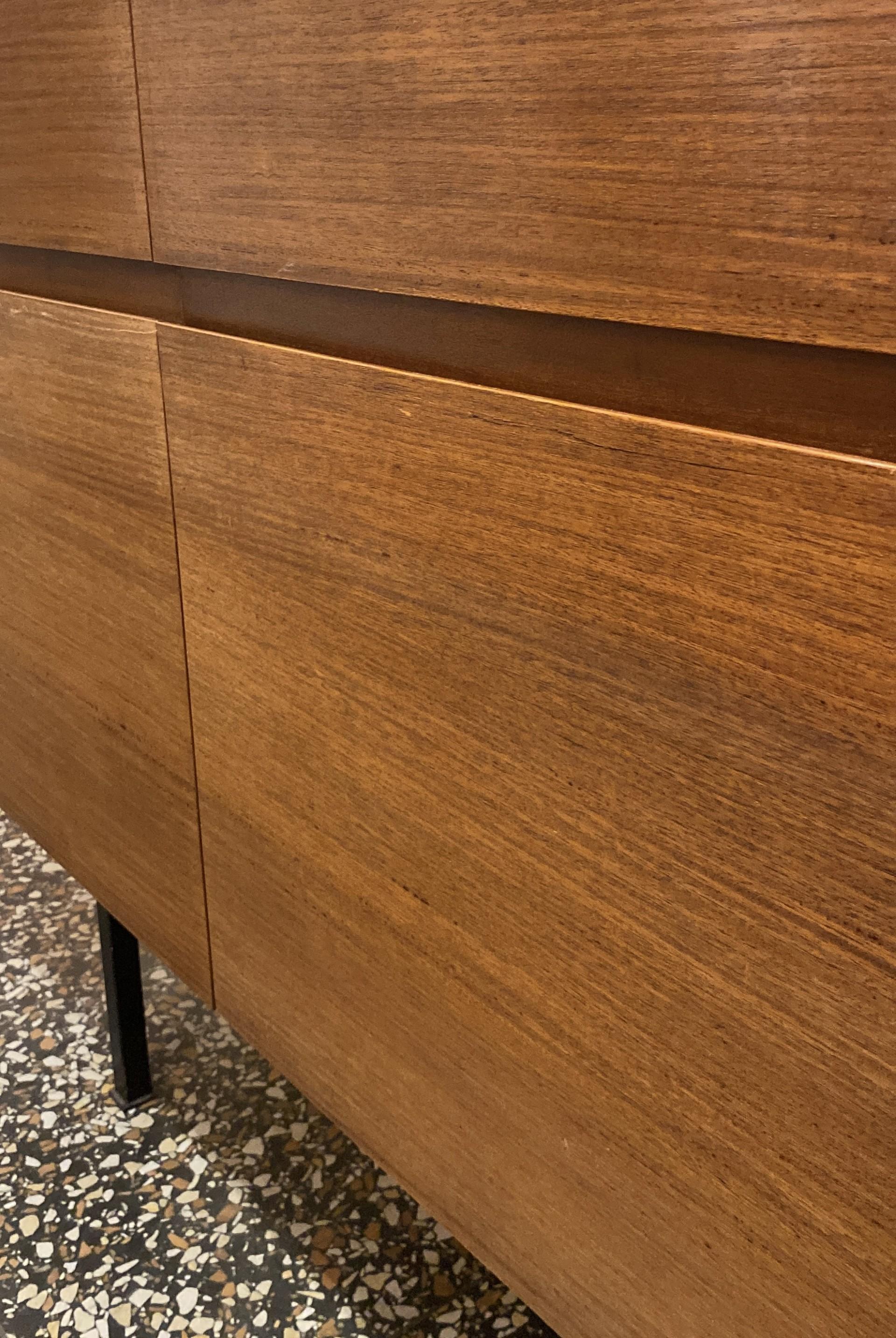 Anrichte aus Teakholz von Victoria möbel, Schweizer Design, CIRCA 1960 (Schweizerisch) im Angebot