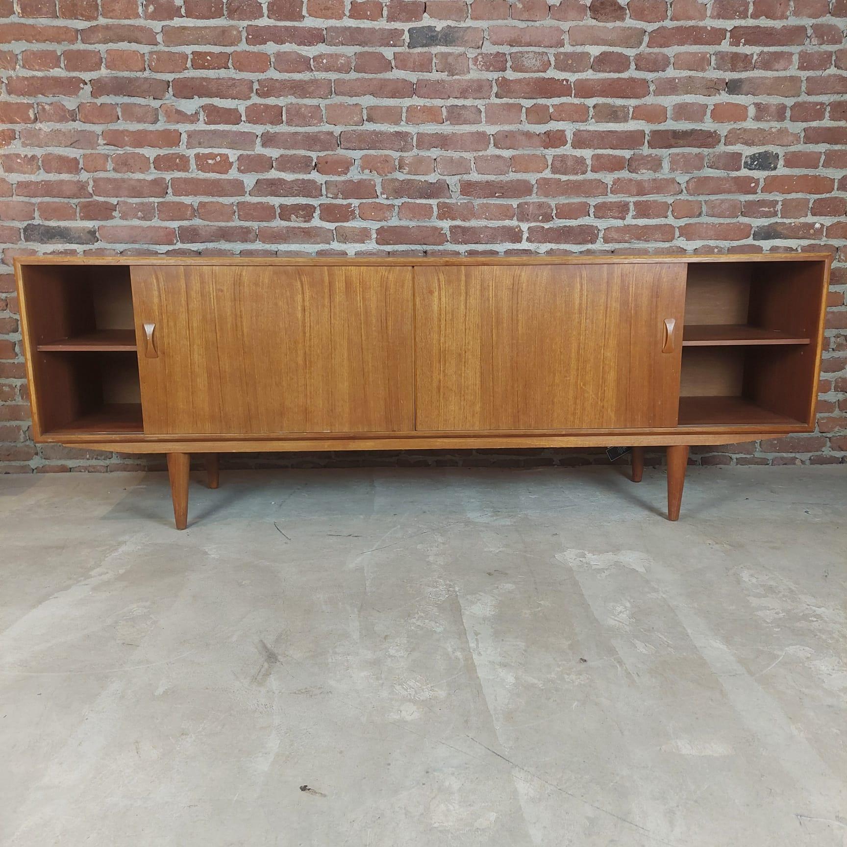 Aparador de teca, Clausen & Søn, Dinamarca 1960 Moderno de mediados de siglo en venta