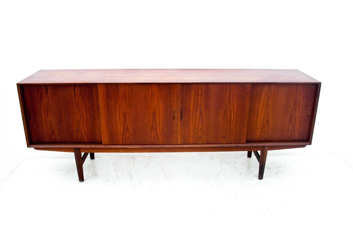 Teak sideboard, Denmark, 1960s

Very good condition.

Wood: teak

dimensions: height 90 cm, width 240 cm, depth 50 cm.