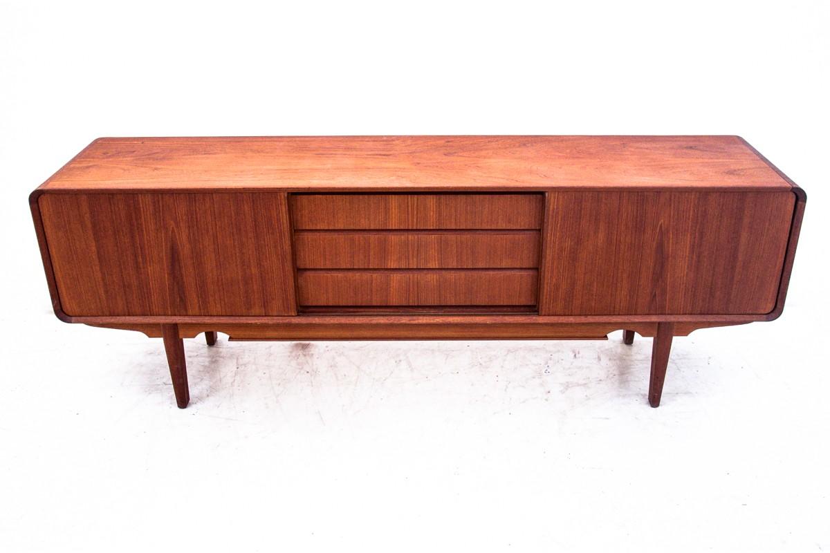 Sideboard chest of drawers made of teak. A piece of furniture produced in Denmark in the 1960s.

The chest of drawers in our workshop has undergone a process of refreshing the wood. Very good condition.

Measures: Height 70cm / width 200cm / depth