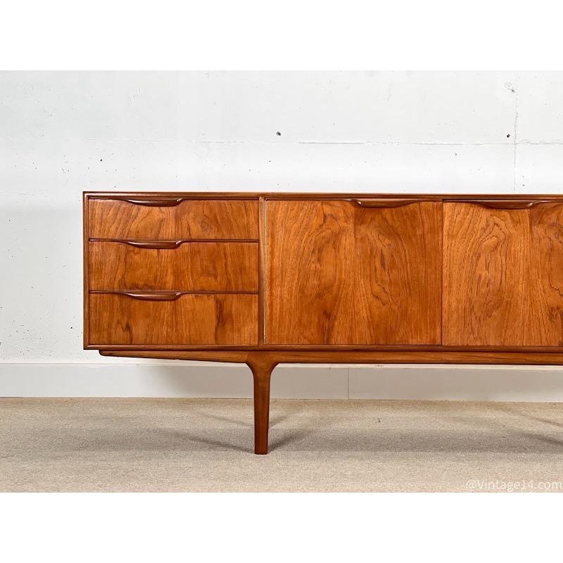 Mid-Century Modern Teak sideboard (Dunvegan Collection) For Sale