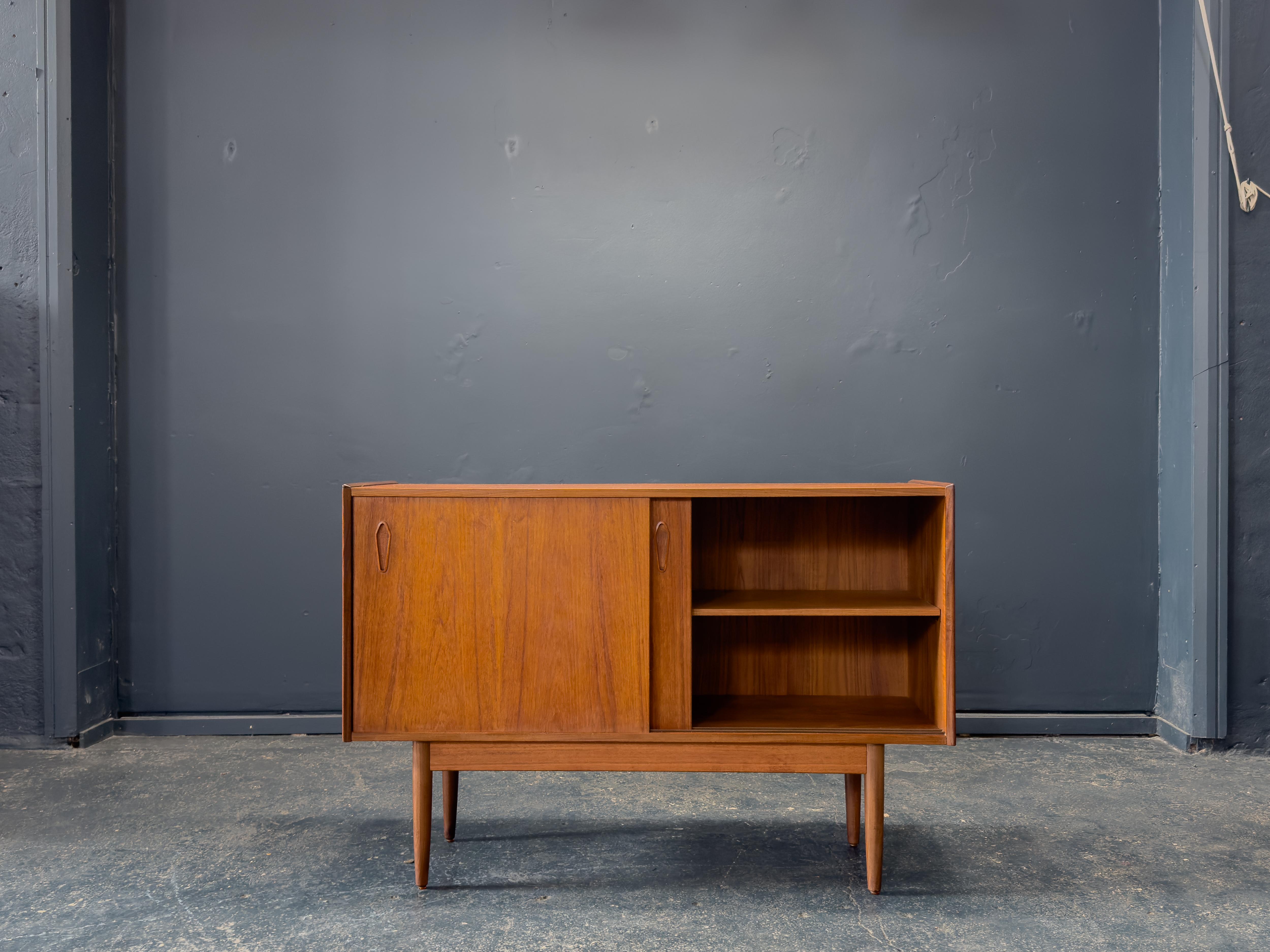 XX secolo Credenza in teak in vendita