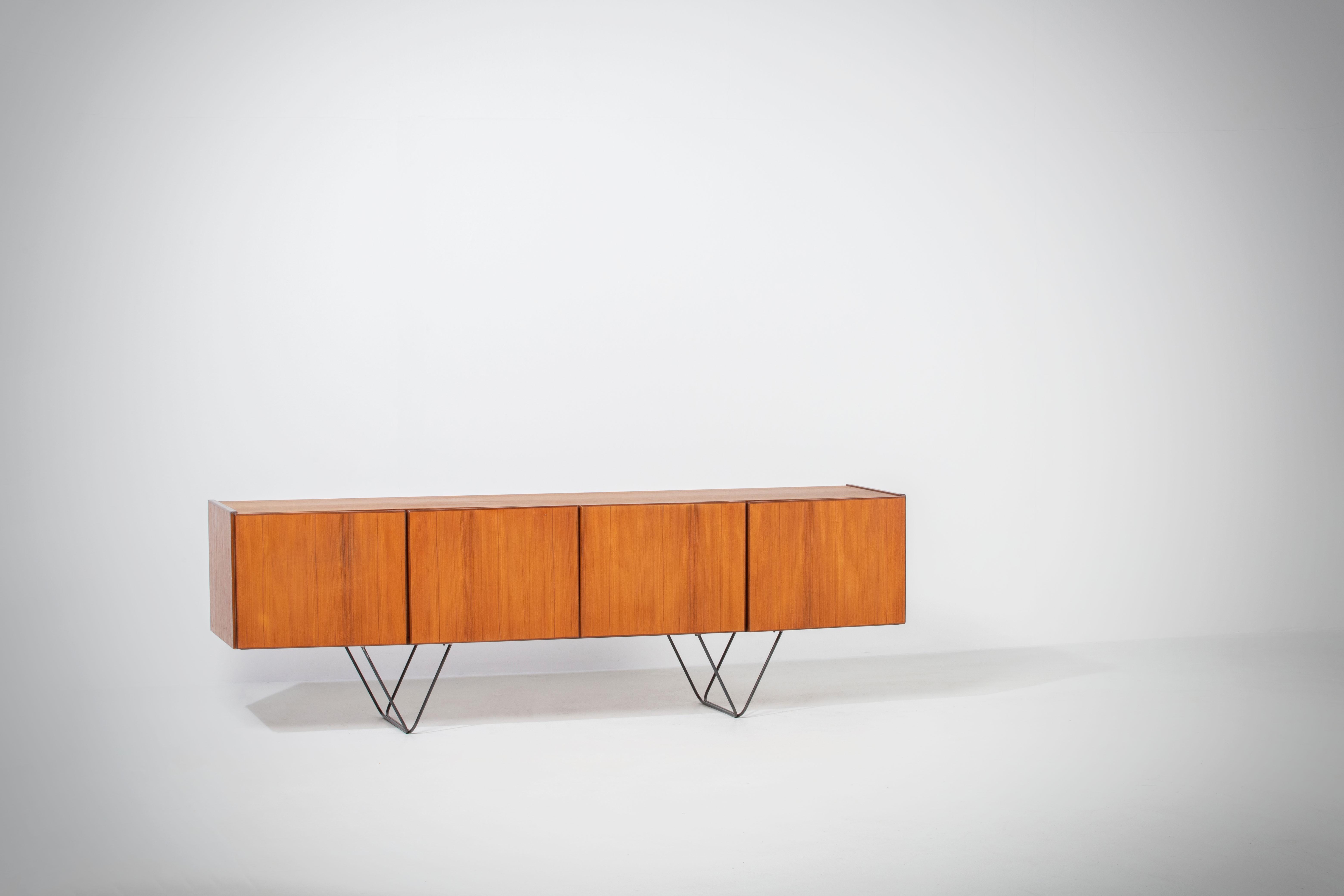 Mid-Century Modern Buffet en teck, minimaliste, années 1960 en vente