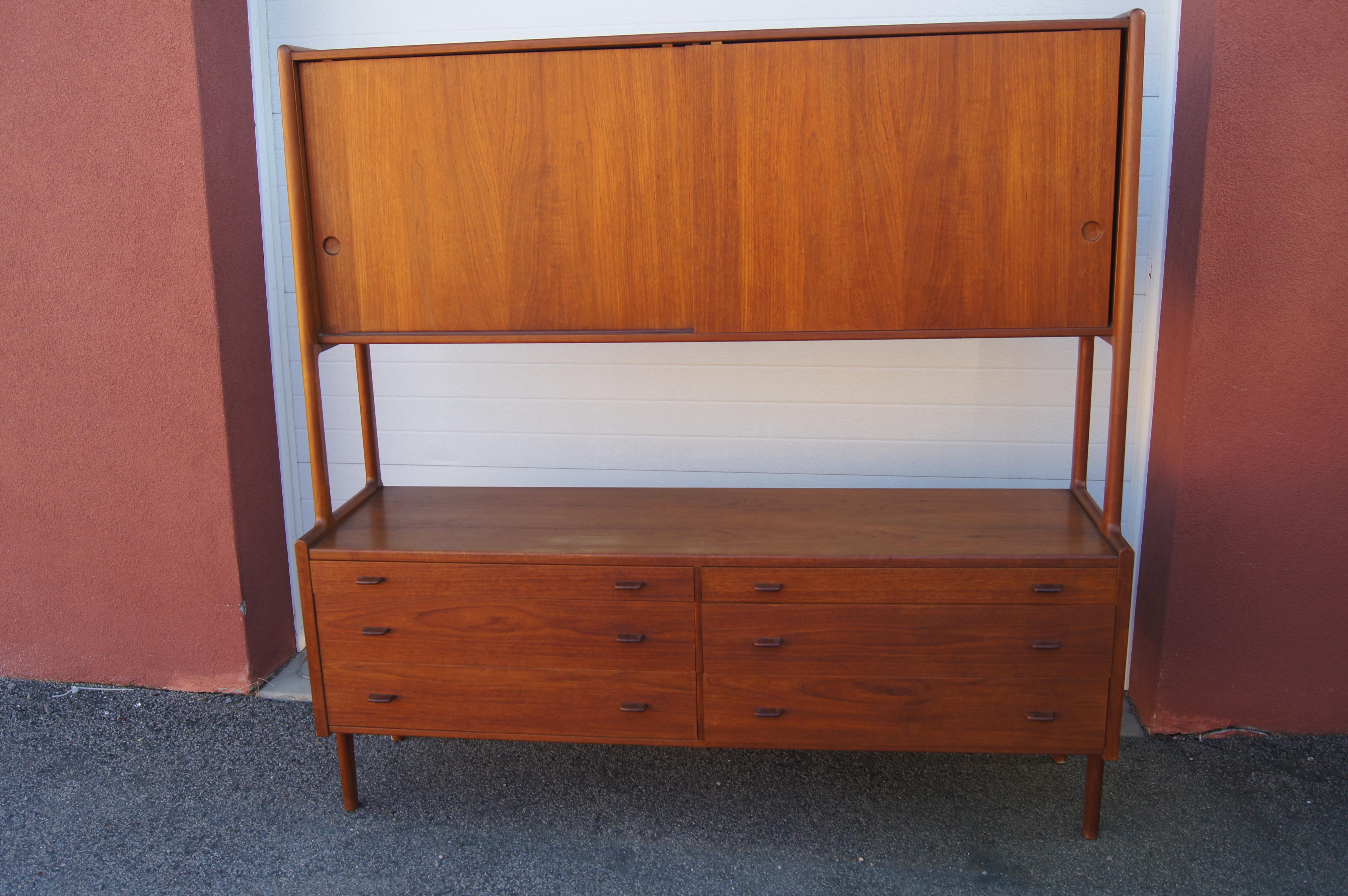 Sideboard aus Teakholz, Modell 20, von Hans Wegner für Ry Mbler (Skandinavische Moderne) im Angebot