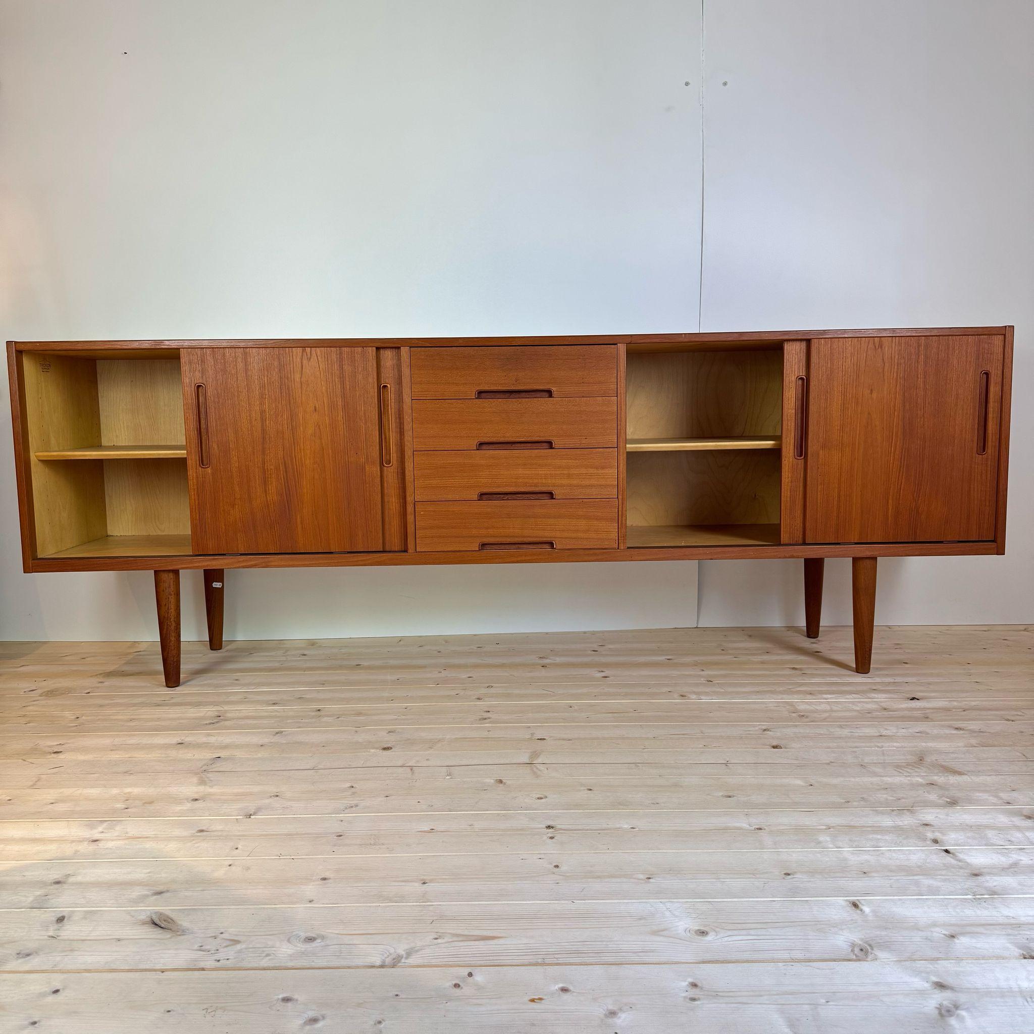Impiallacciato Teak sideboard Nils Jonnson for Hugo Troeds, Sweden 1960 in vendita