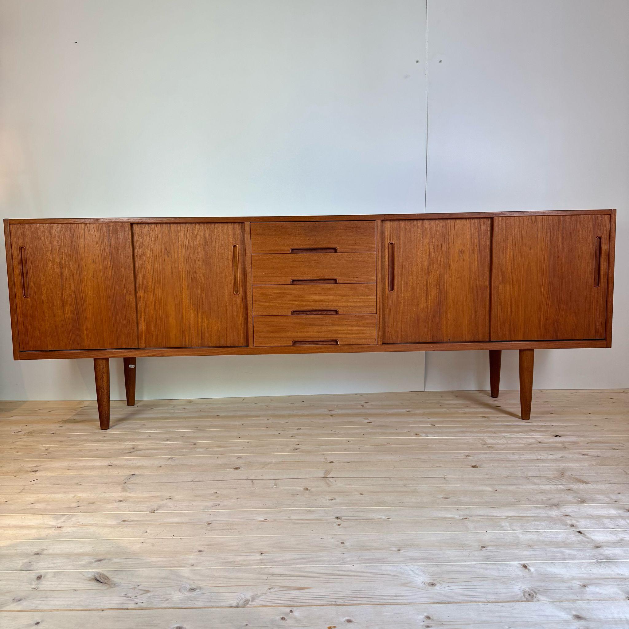 Teak sideboard Nils Jonnson for Hugo Troeds, Sweden 1960 In condizioni buone in vendita a Torino, IT