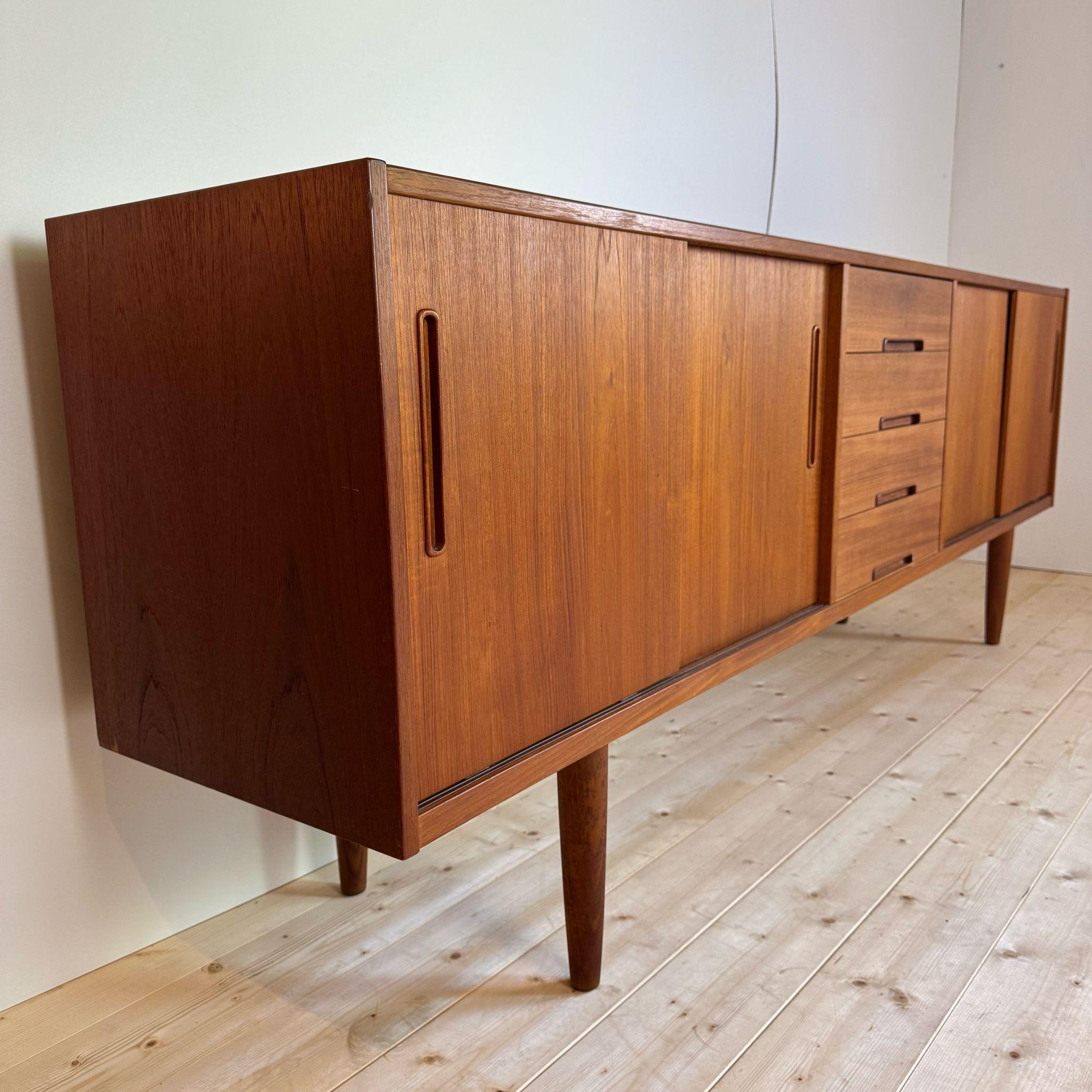 Teak sideboard Nils Jonnson for Hugo Troeds, Sweden 1960 in vendita 3