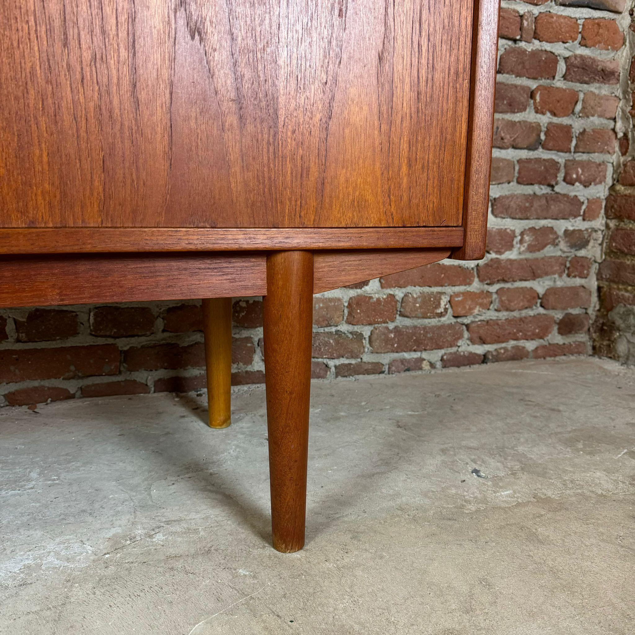 Veneer Teak sideboard 