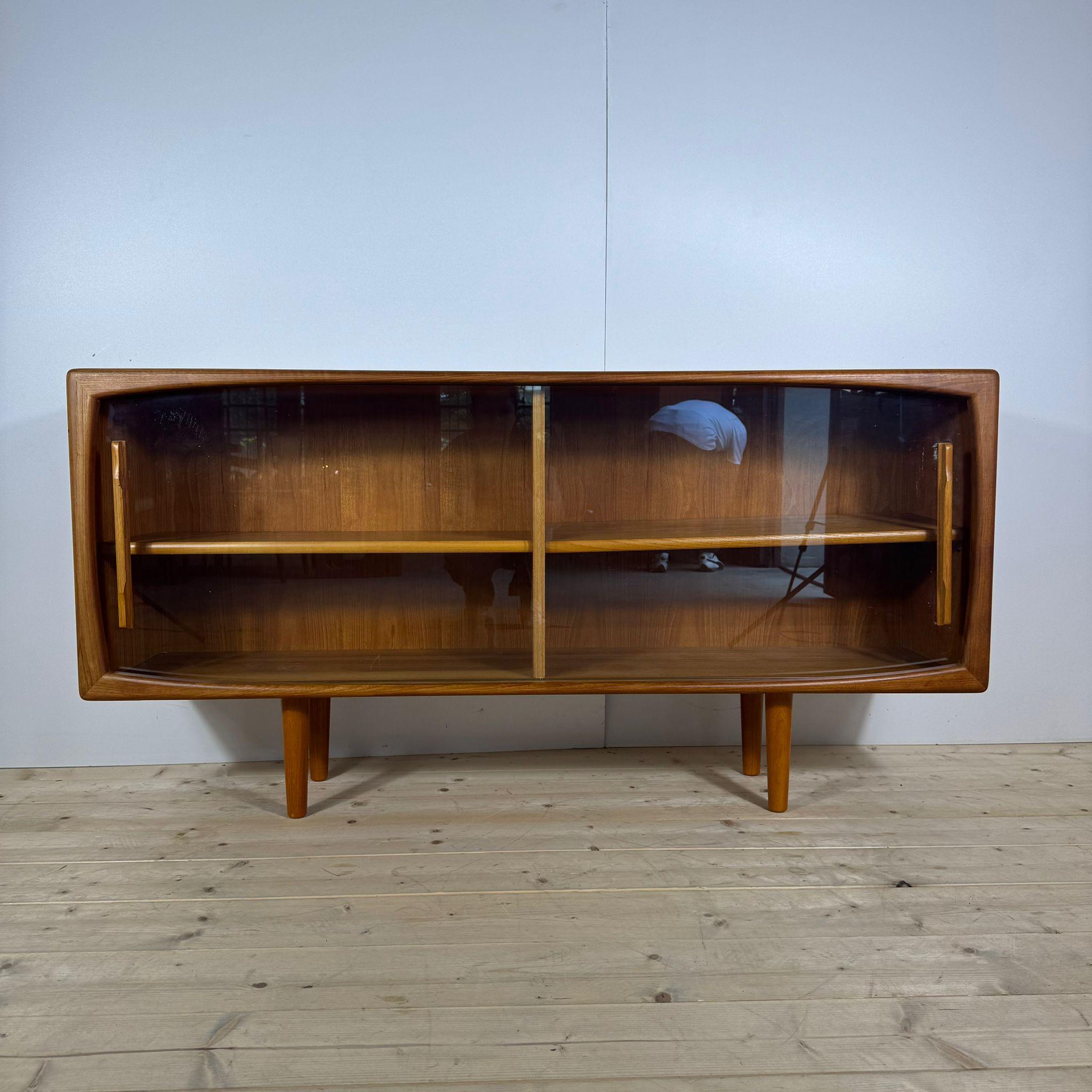 Teak sideboard with glass doors, Denmark, 1960s For Sale 1