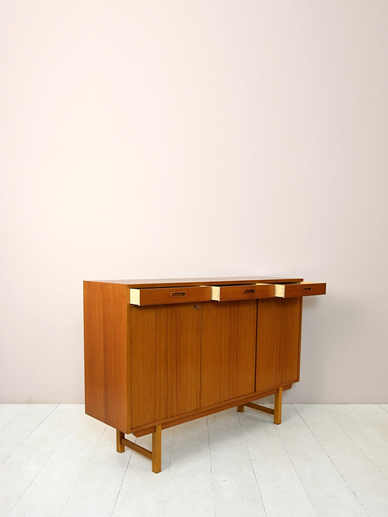 Teak Sideboard with Three Doors In Good Condition For Sale In Brescia, IT