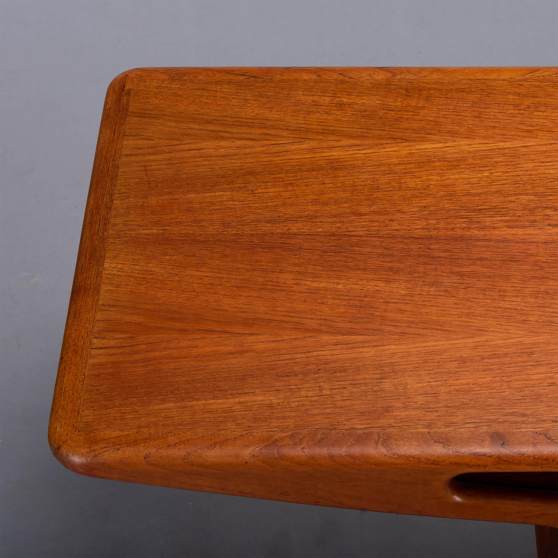 Teak 'Smile' Table by Johannes Andersen for CFC Silkeborg, 1950s For Sale 8