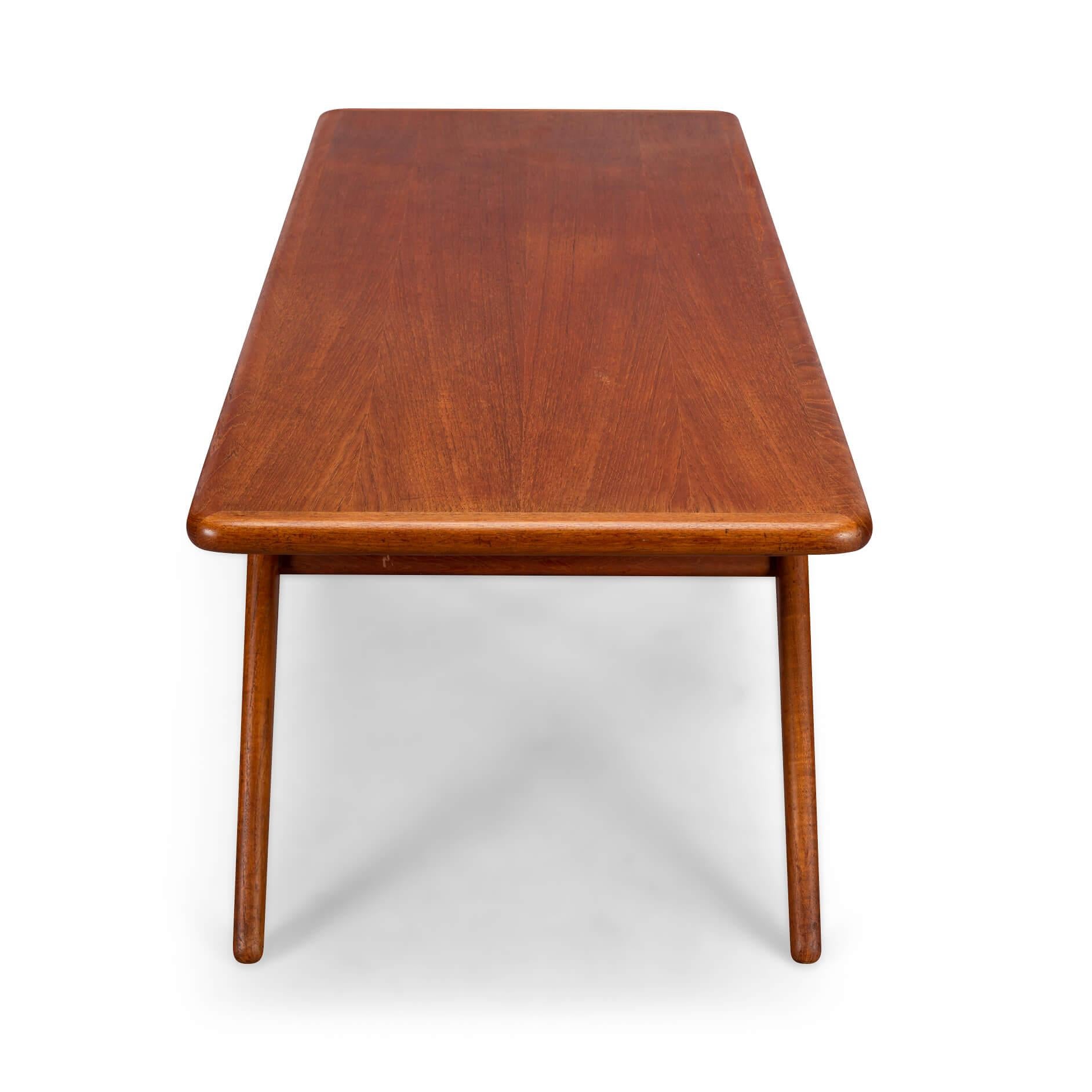 Smile table!
The iconic Danish, Johannes Andersen, CFC, teak ’Smile’ coffee table, Denmark, 1960s The ’Smile’ coffee table, designed by Johannes Andersen in Denmark in 1957 and manufactured in the late 1950s-early 1960s by CFc Silkeborg. The coffee
