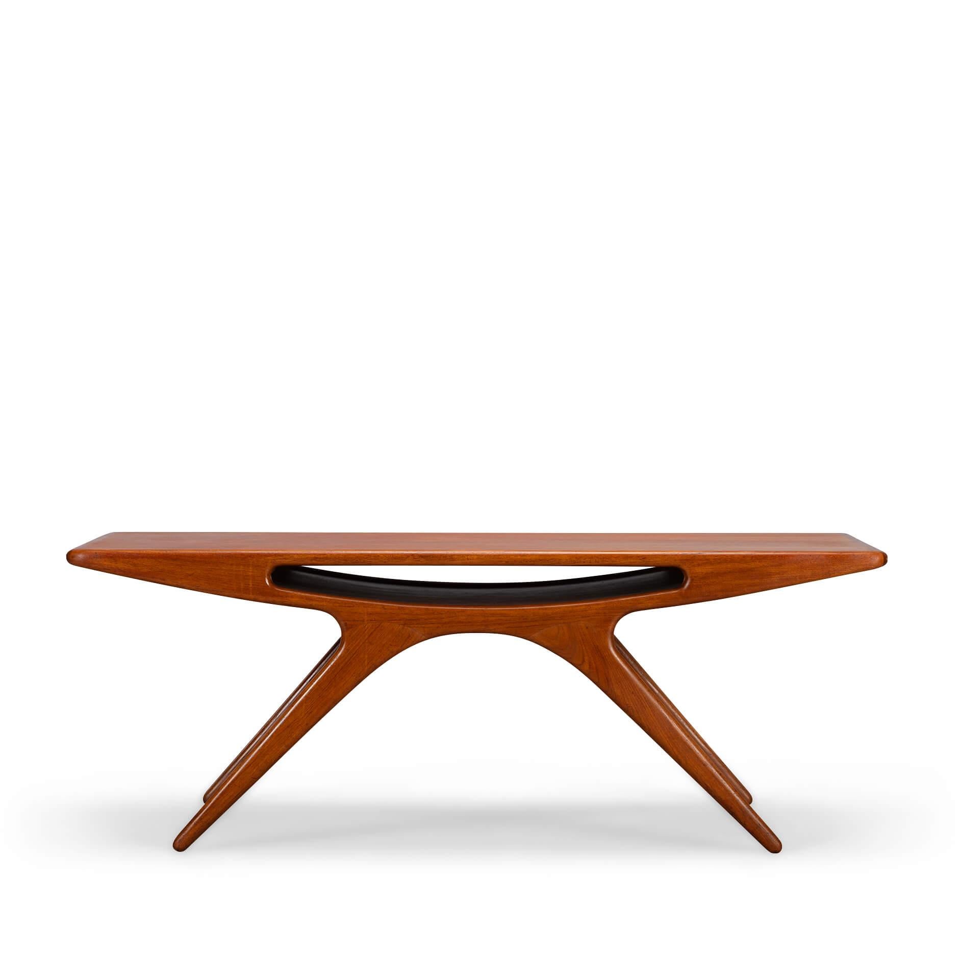 Teak 'Smile' Table by Johannes Andersen for CFC Silkeborg, 1950s For Sale 1