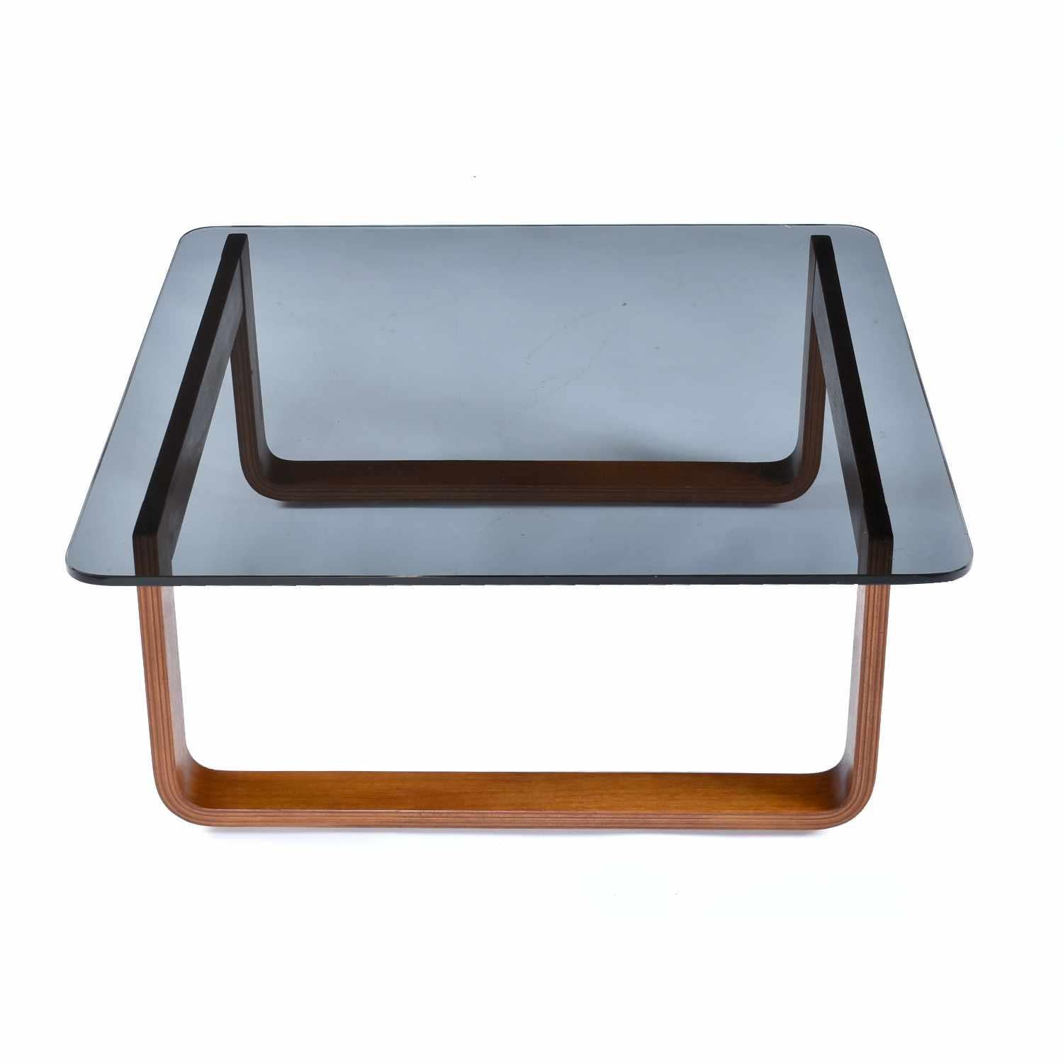 Beistelltisch aus Teakholz und Rauchglas, Fred Lowen für Tessa, 1970er Jahre (Moderne der Mitte des Jahrhunderts) im Angebot