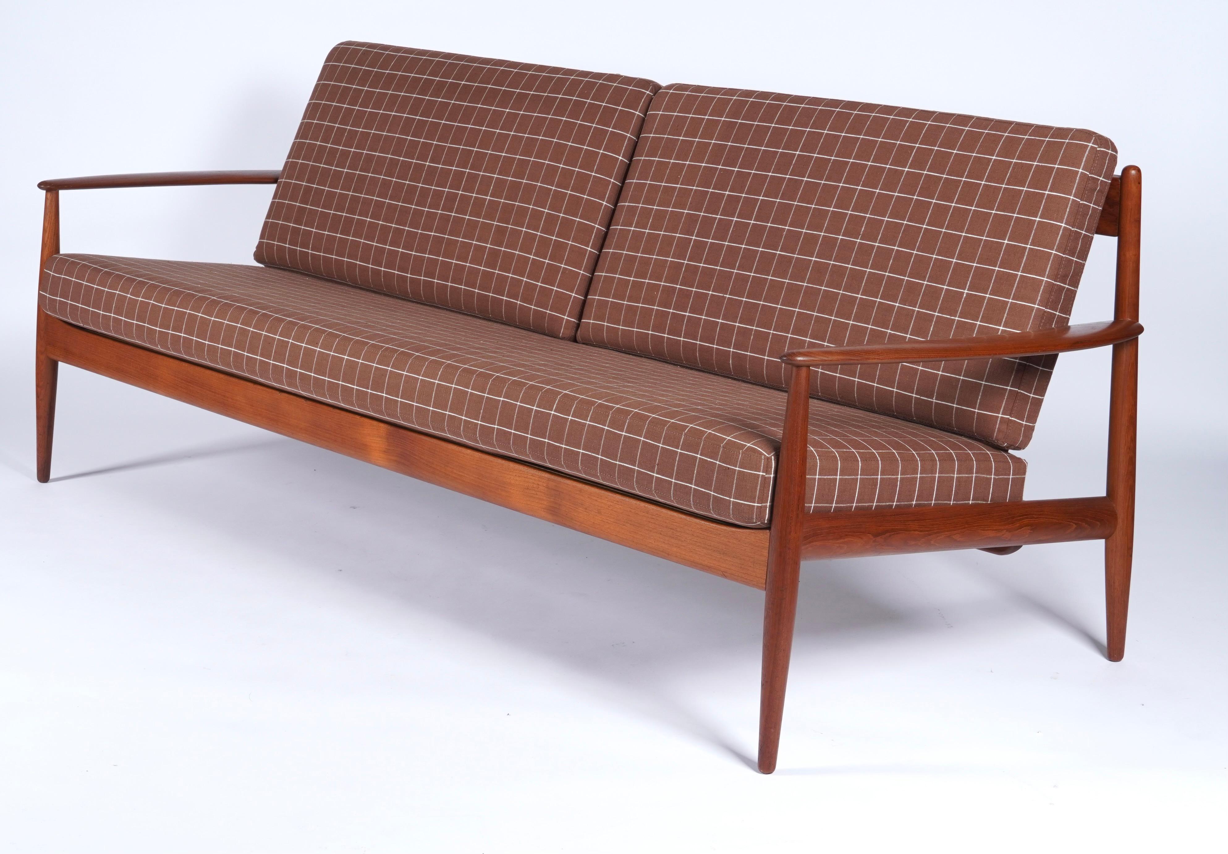 Sofá de teca de Grete Jalk para France & Daverkosen Danés en venta