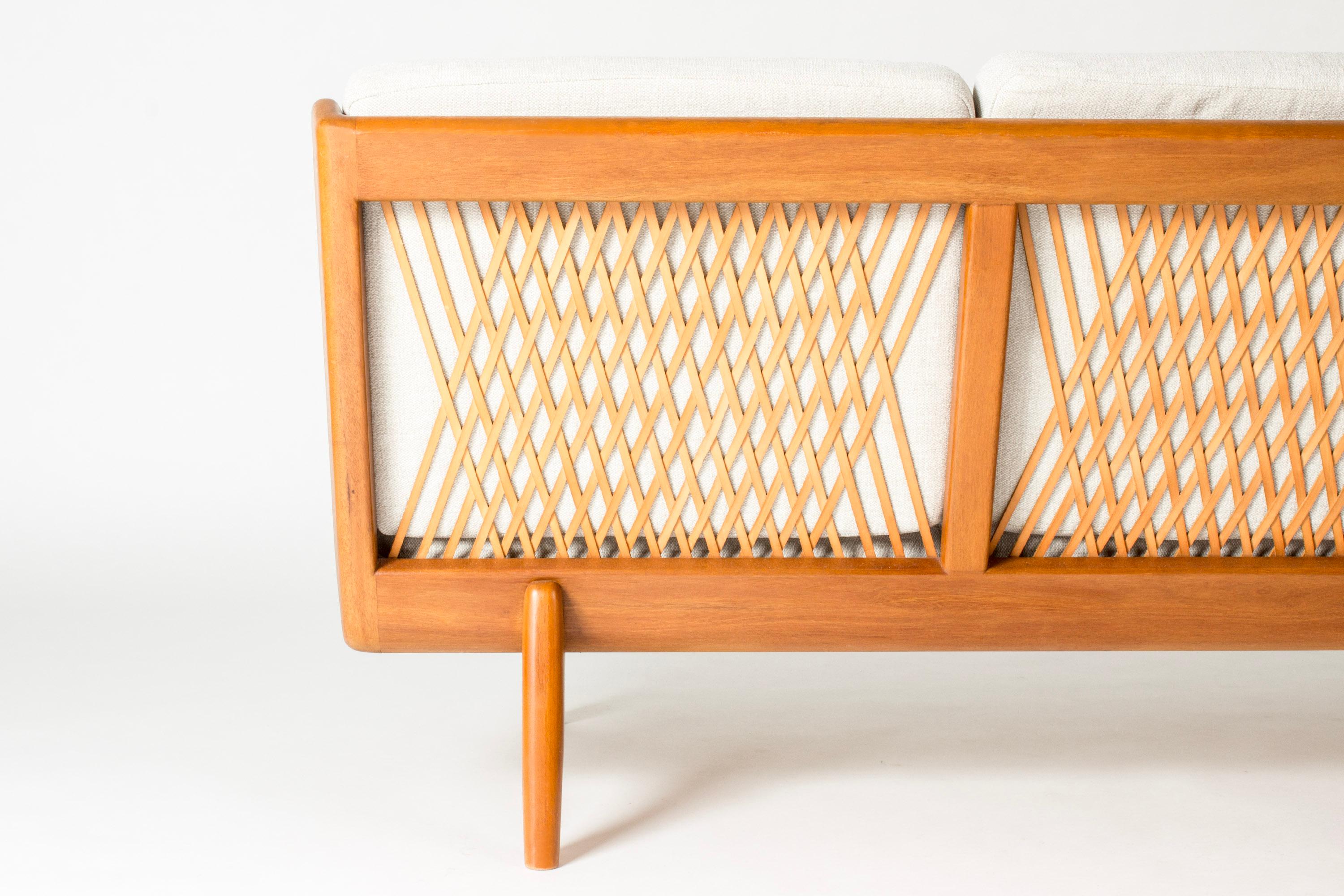 Divano in teak con fasce in pelle di Gustaf Hiort af Ornäs, Finlandia, anni '50 in vendita 1