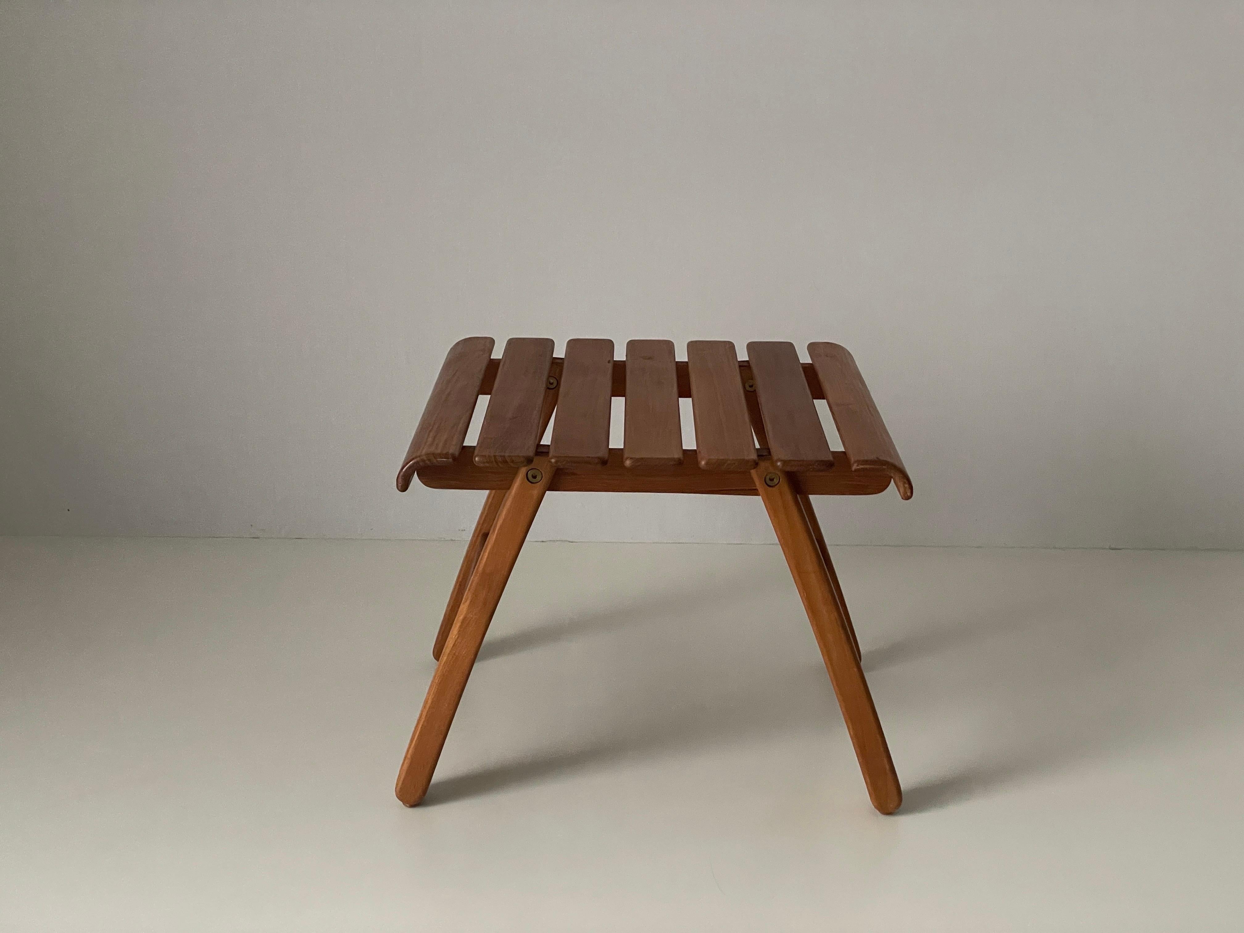 Mid-Century Modern Table basse ou table d'appoint carrée en teck, Allemagne, années 1970 en vente
