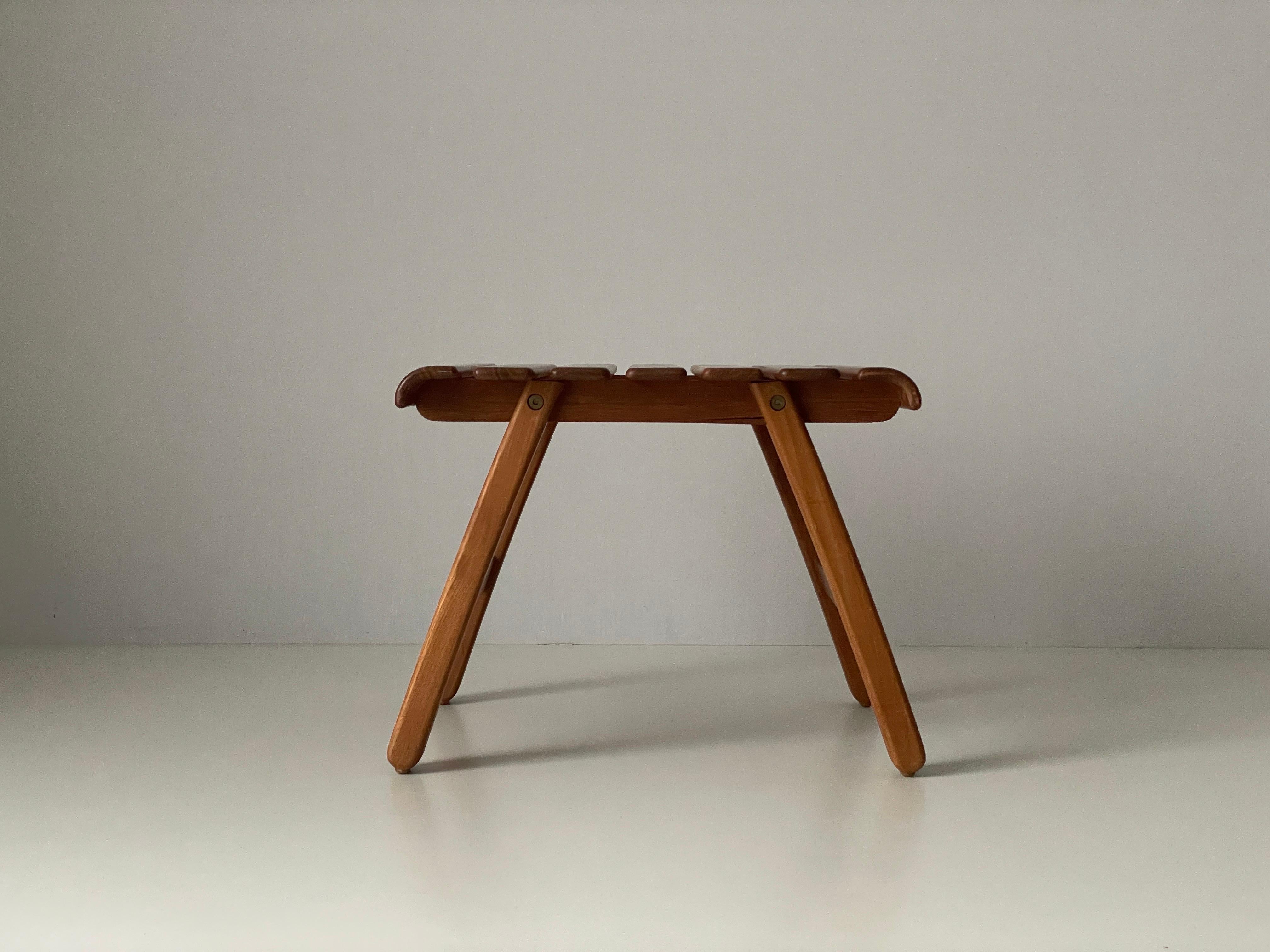 Table basse ou table d'appoint carrée en teck, Allemagne, années 1970 Excellent état - En vente à Hagenbach, DE