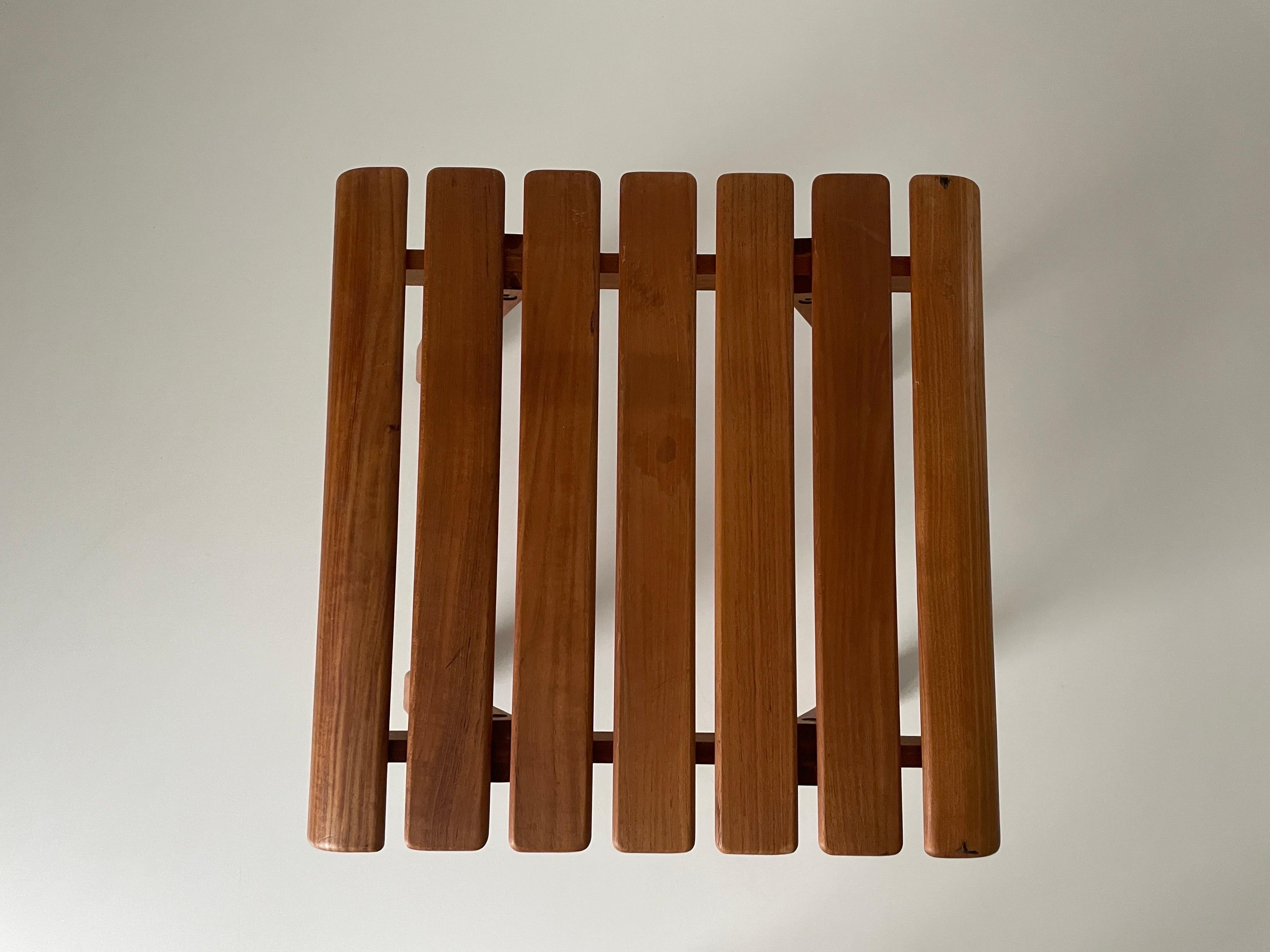 Table basse ou table d'appoint carrée en teck, Allemagne, années 1970 en vente 3