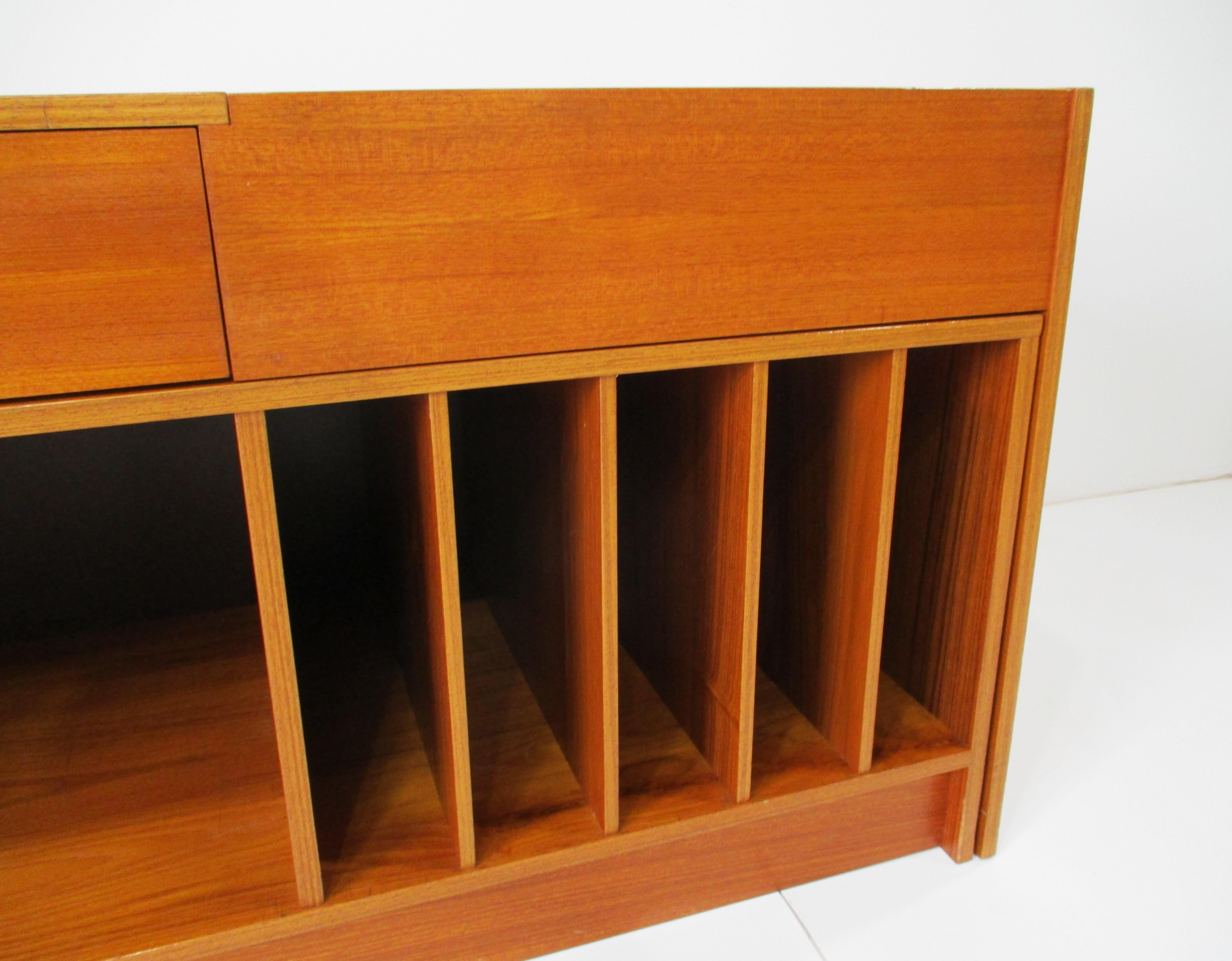 Teak Stereo Record Espandibile 2 pezzi. Mobile da intrattenimento Svezia in vendita 6