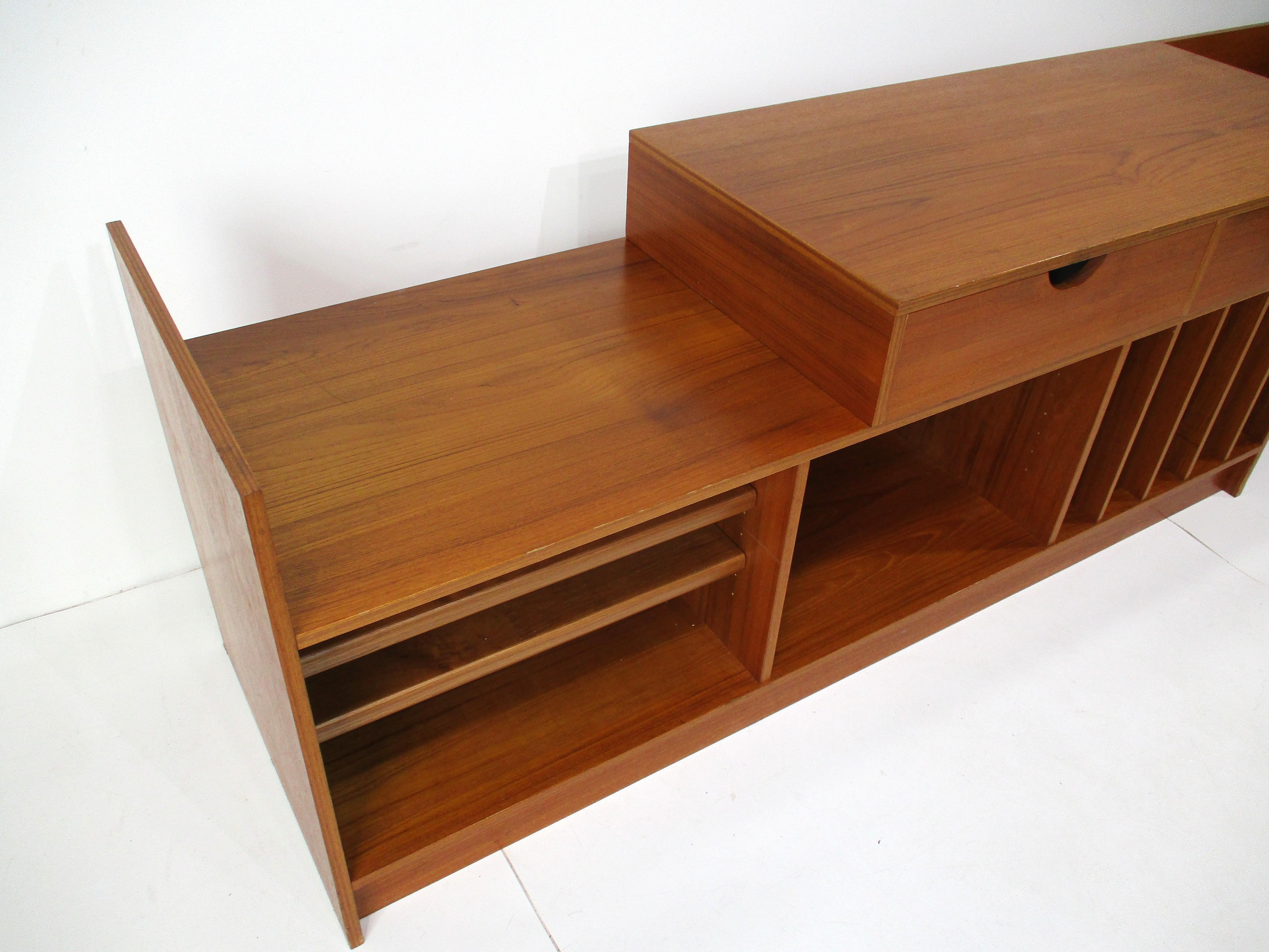 Teak Stereo Record Espandibile 2 pezzi. Mobile da intrattenimento Svezia in vendita 1