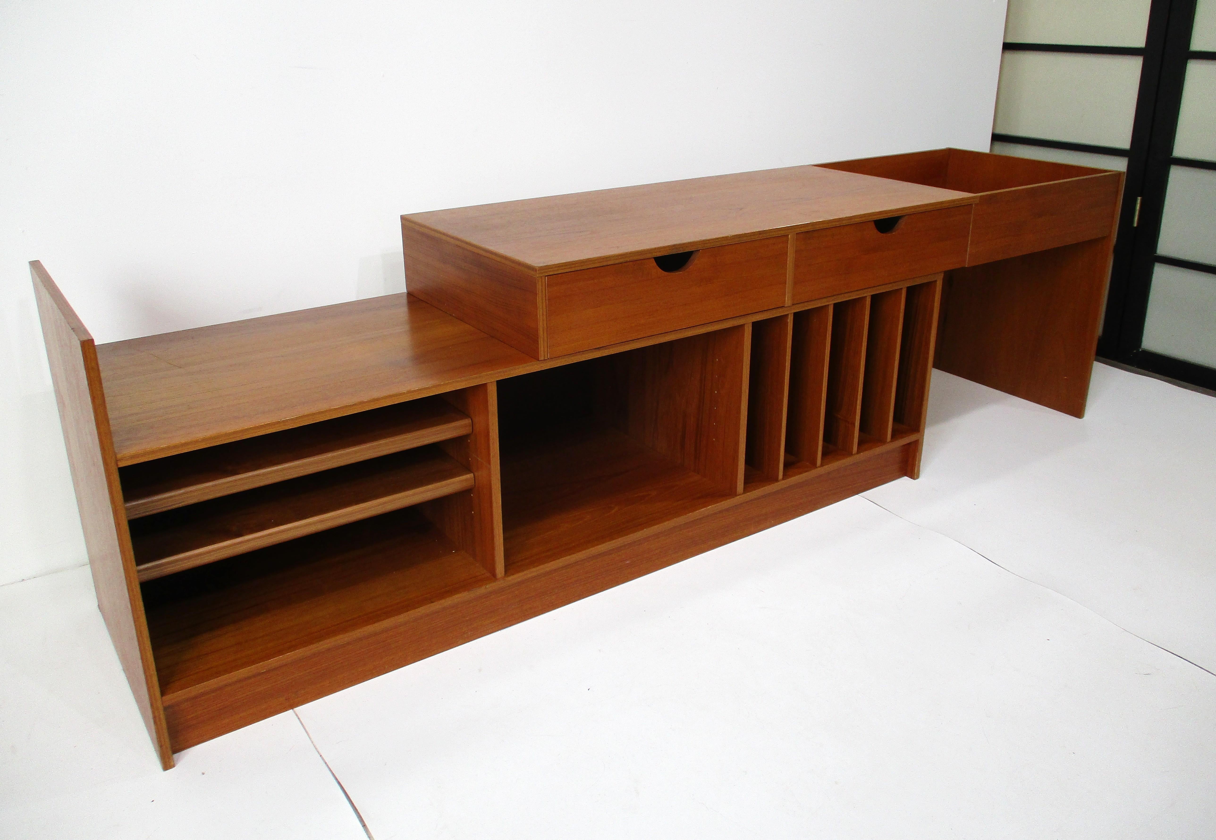 Teak Stereo Record Espandibile 2 pezzi. Mobile da intrattenimento Svezia in vendita 2