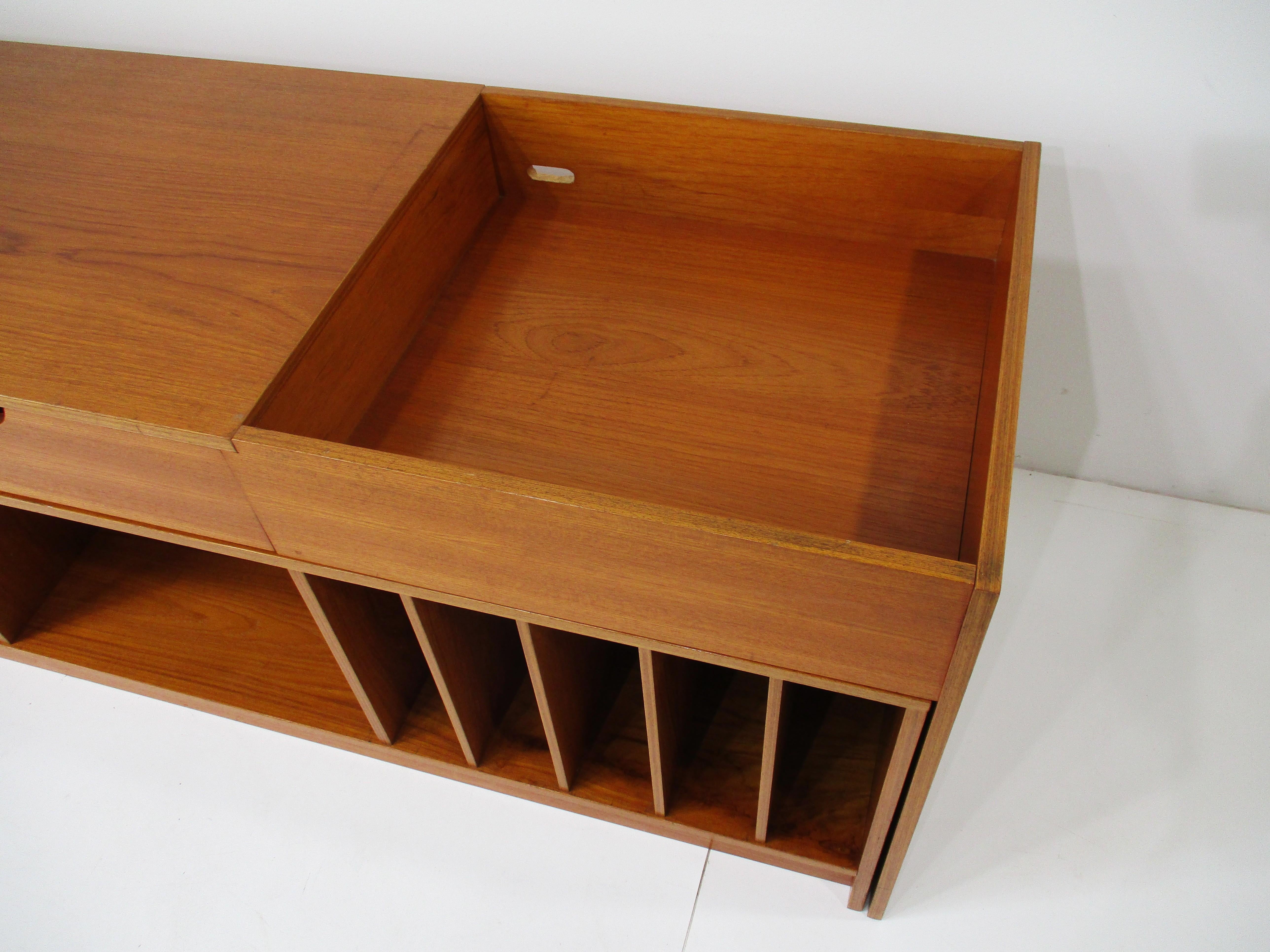 Teak Stereo Record Espandibile 2 pezzi. Mobile da intrattenimento Svezia in vendita 3