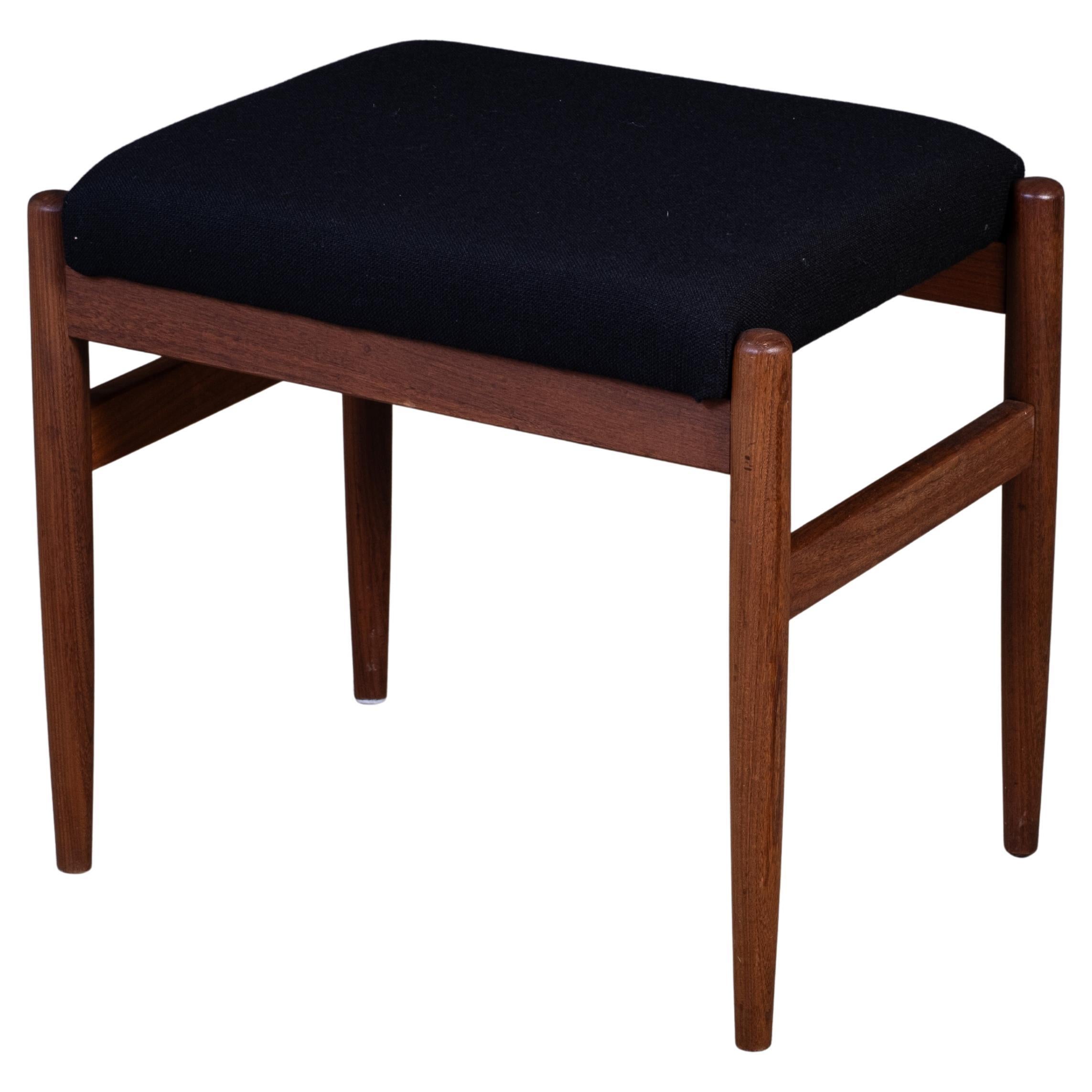 Tabouret en teck avec tissu noir, Danemark, années 1960