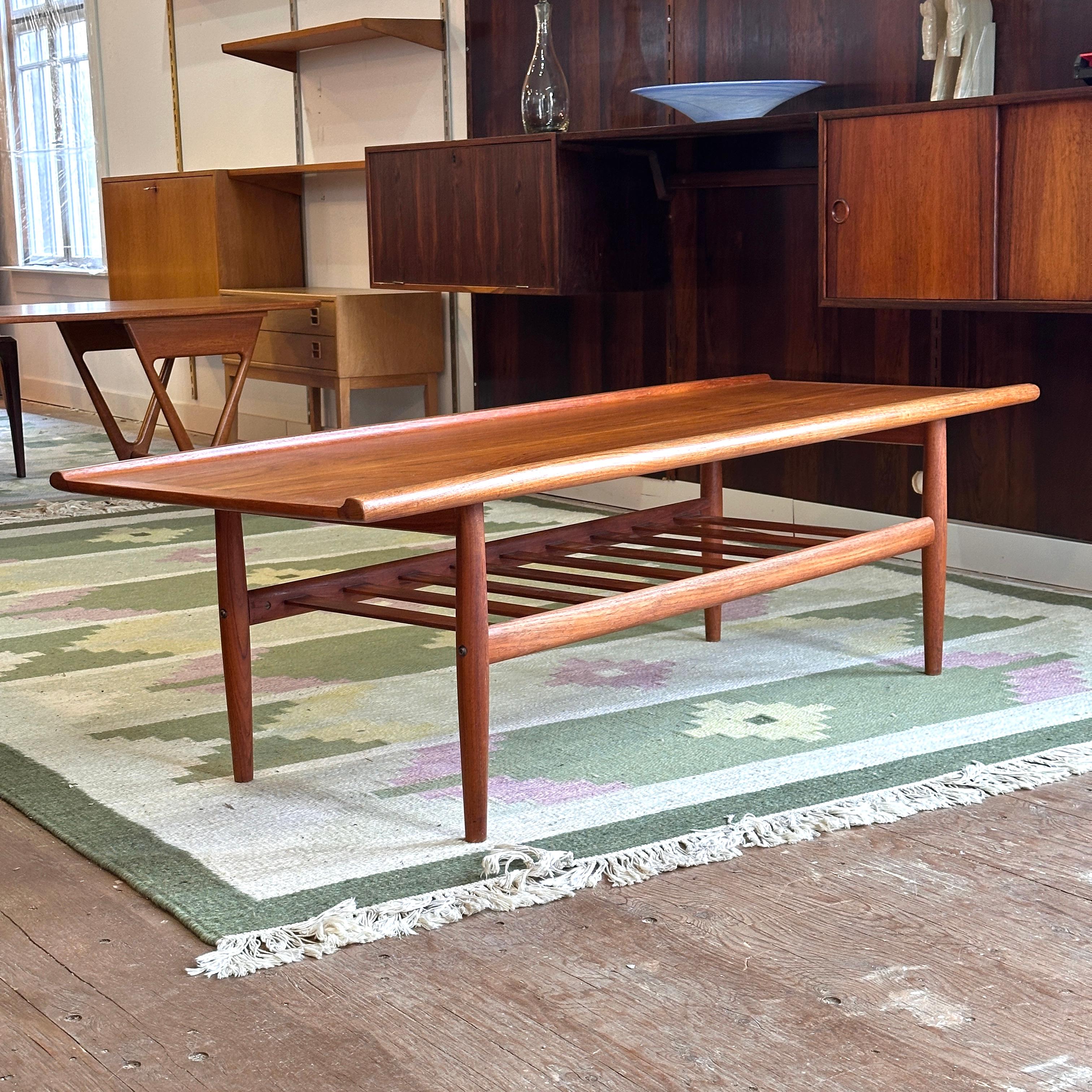 Mid-Century Modern Teak Surfboard Coffee Table in the Style of Grete Jalk