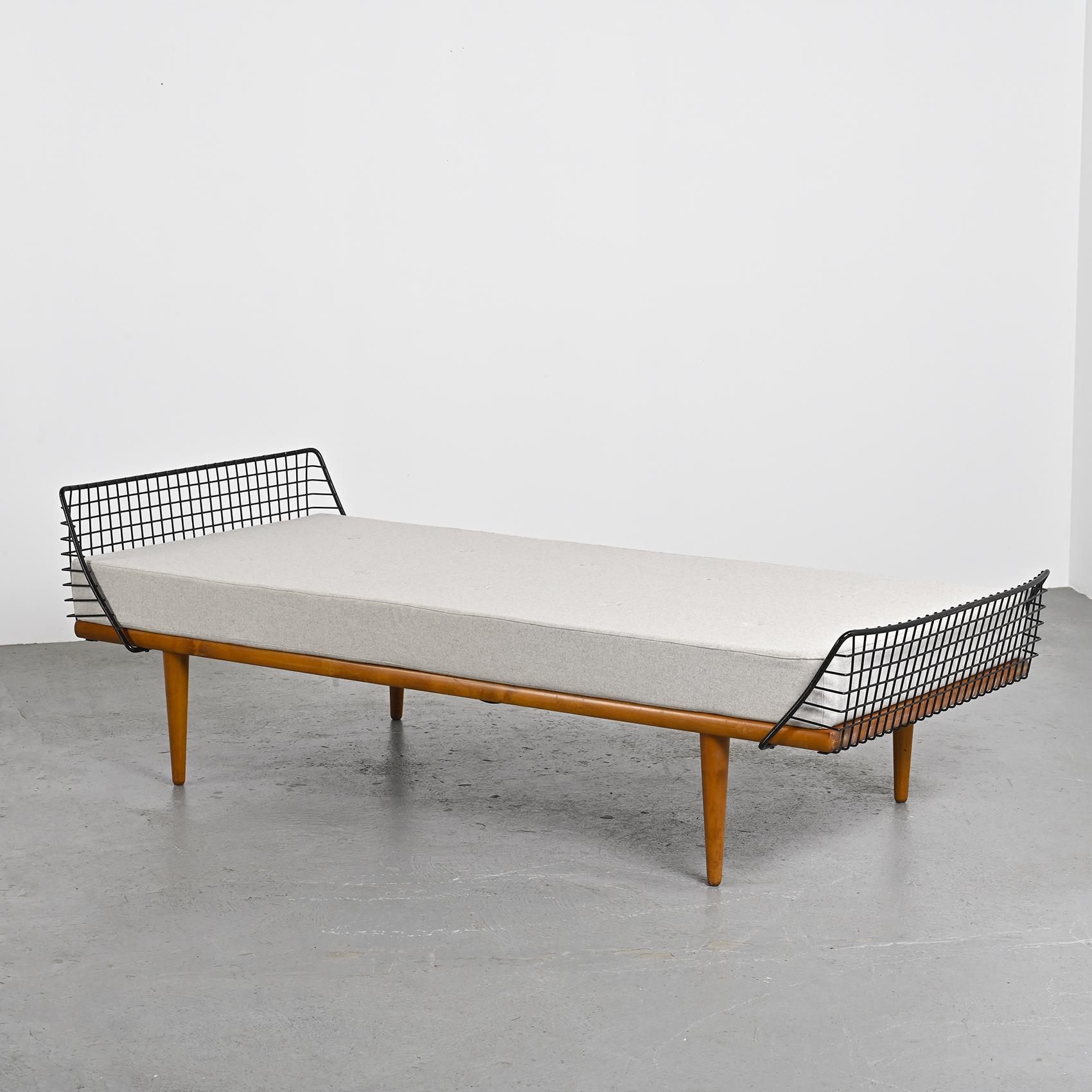Modernist daybed envisioned by Swedish designer Bengt Ruda in the 1960s, epitomizing the distinctive design of its era.

Crafted with a teak frame supported by four gracefully tapered legs, the head and footboard showcase a crisscross pattern in