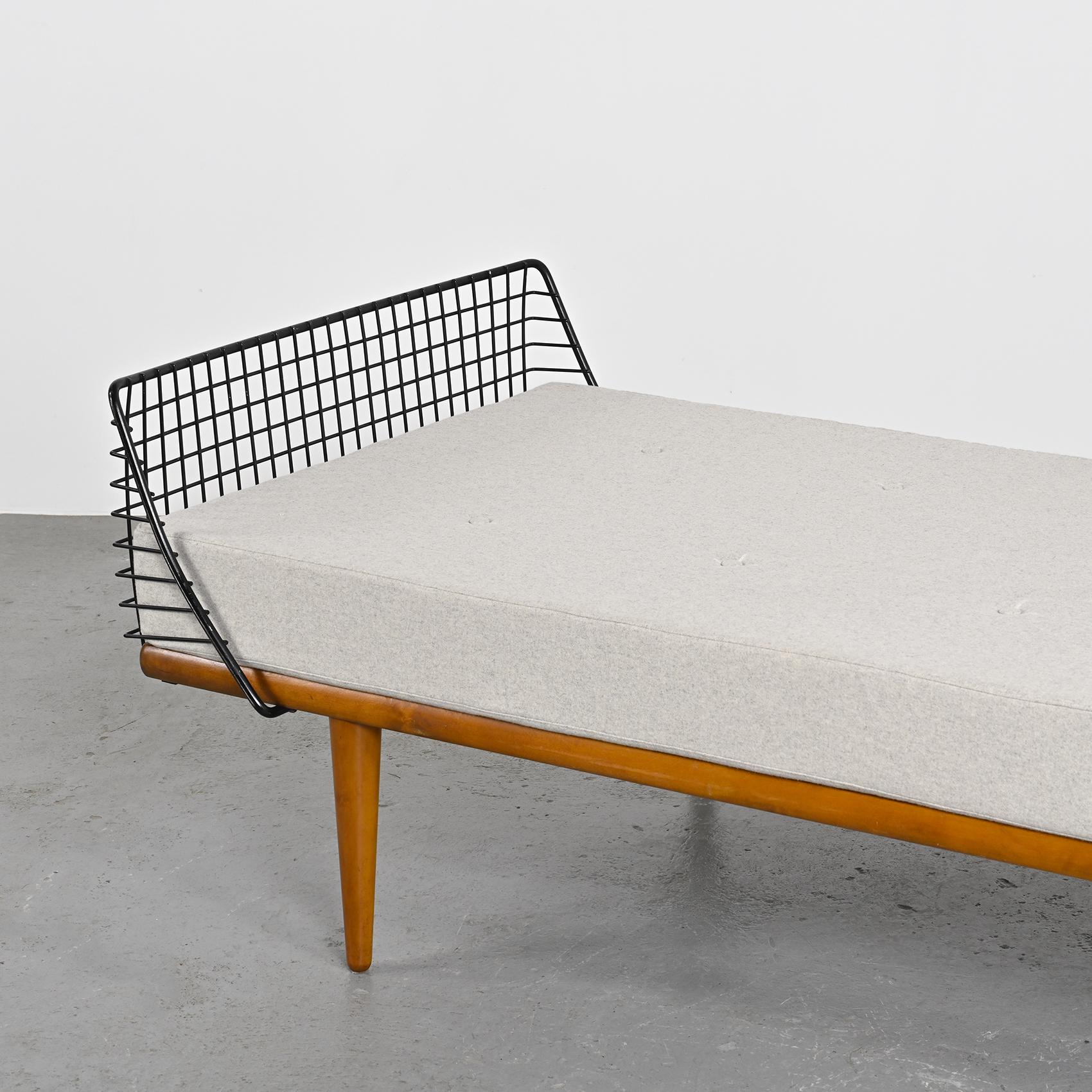  Teak Swedish Daybed by Triva Sweden, circa 1960  In Good Condition For Sale In VILLEURBANNE, FR