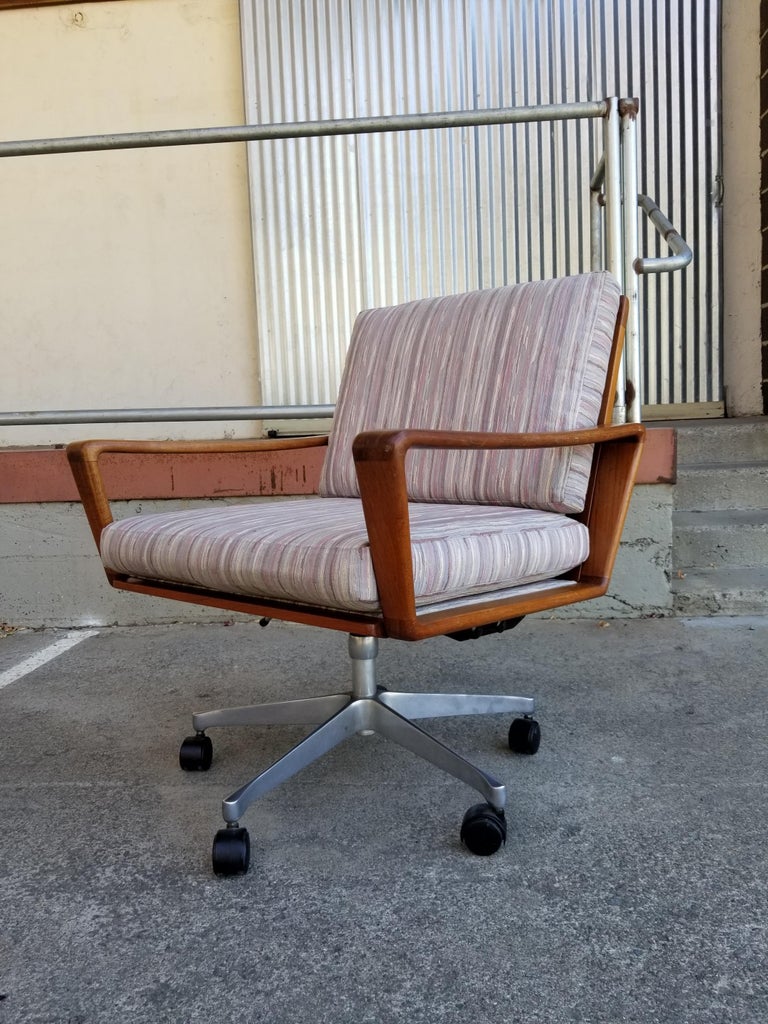 Scandinavian Modern Teak Swivel Desk or Office Chair by Komfort For Sale