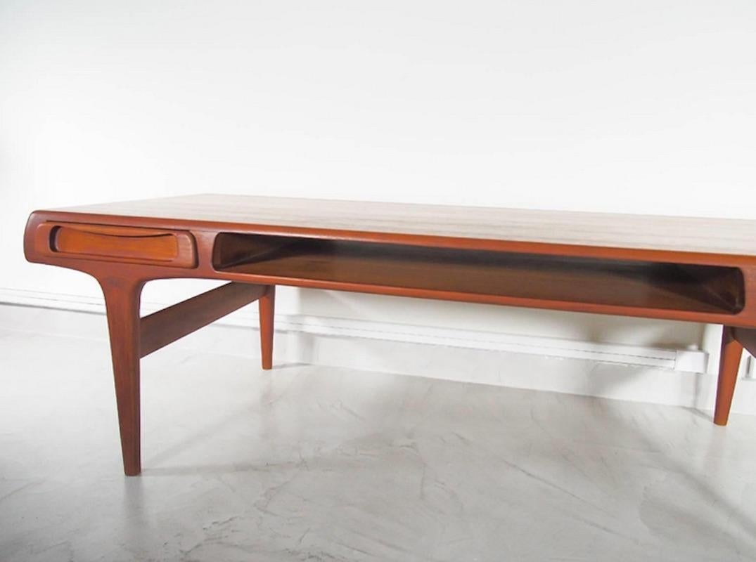 Teak Table Attributed to Johannes Andersen In Good Condition In Madrid, ES