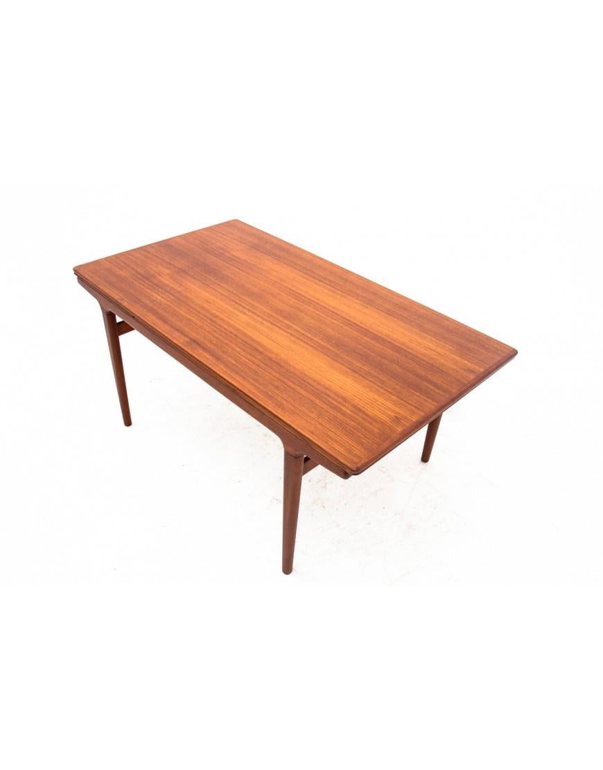 Danish Teak table, Denmark, 1960s. After restoration. For Sale