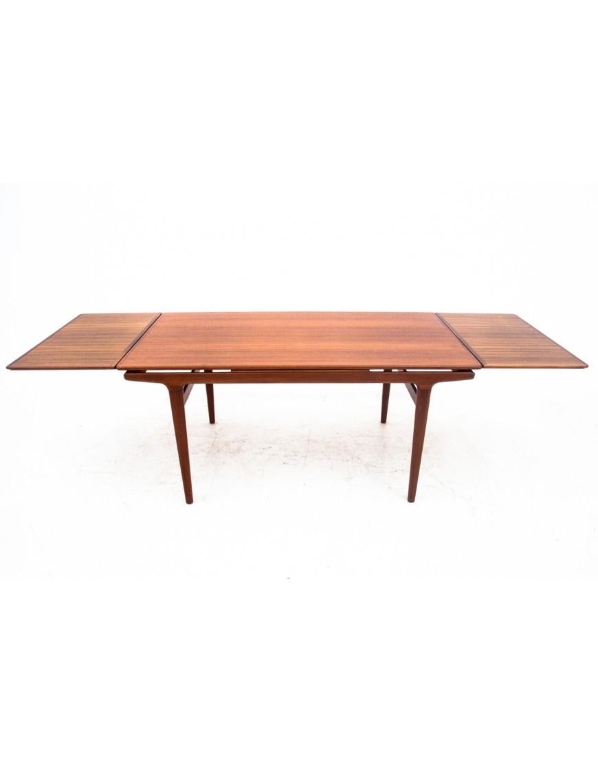 Teak table, Denmark, 1960s. After restoration. For Sale 2