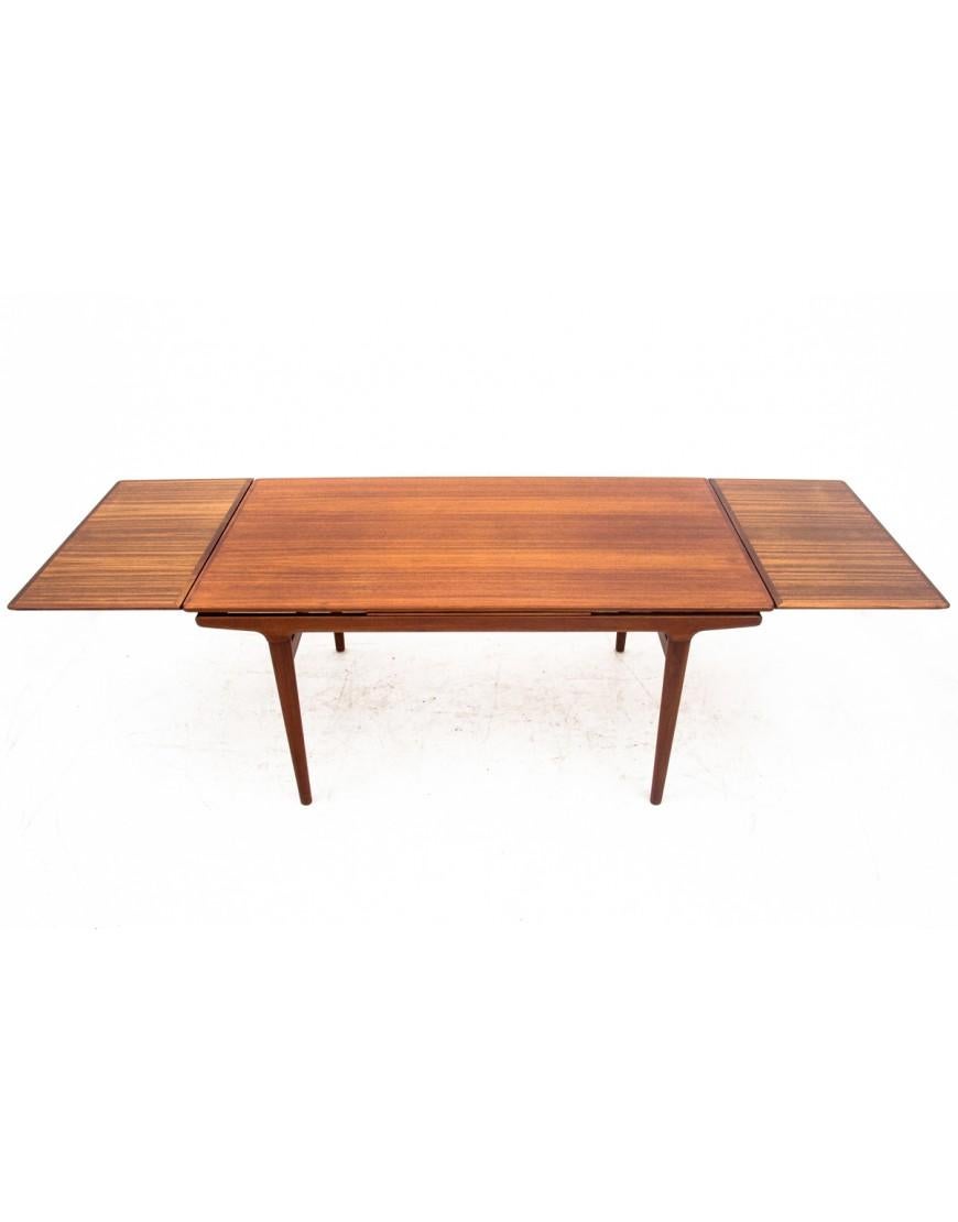Teak table, Denmark, 1960s. After restoration. For Sale 3